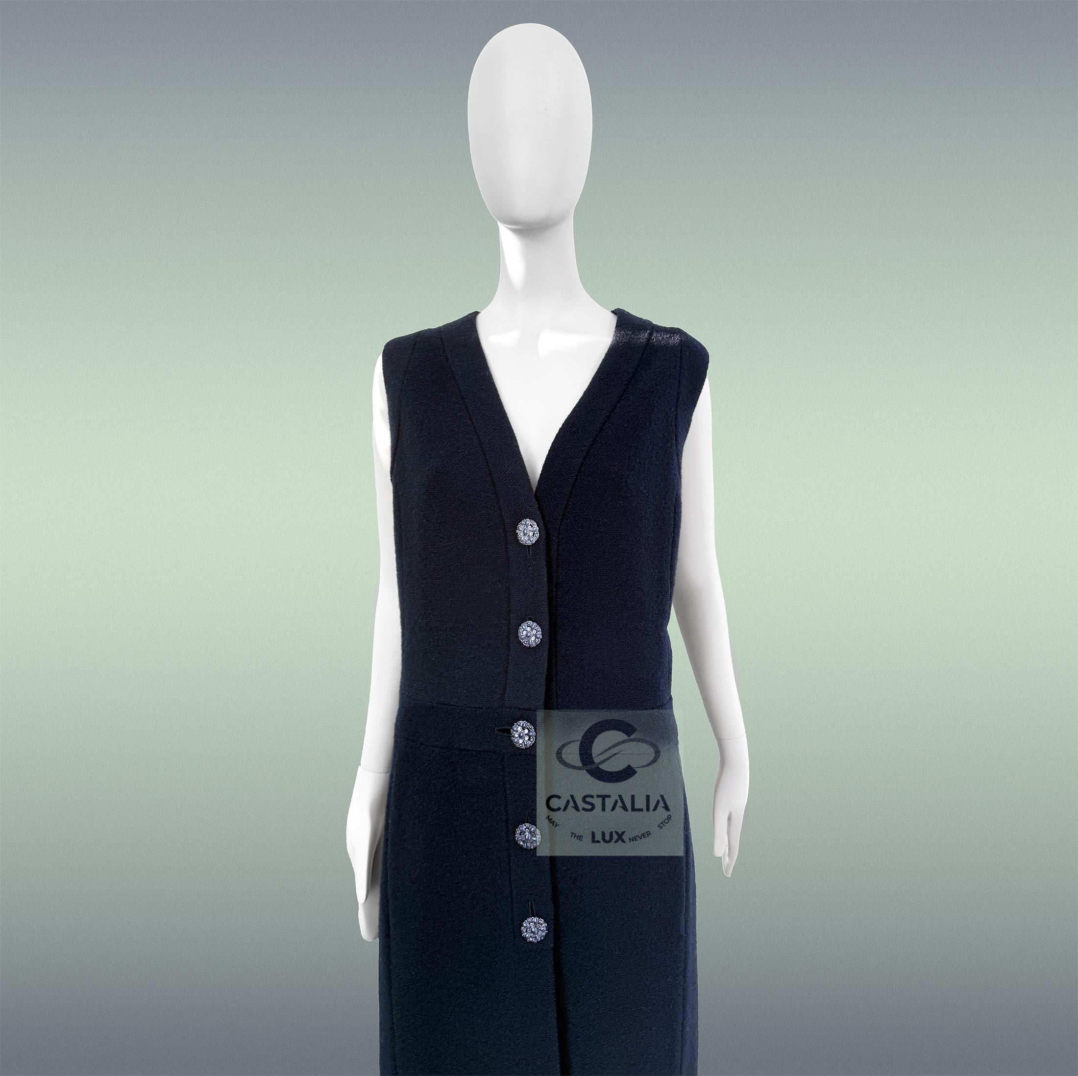 CHANEL Paris / Dubai CC Gripoix Knöpfe Tweed Jacke Kleid 46 FR für Damen oder Herren im Angebot