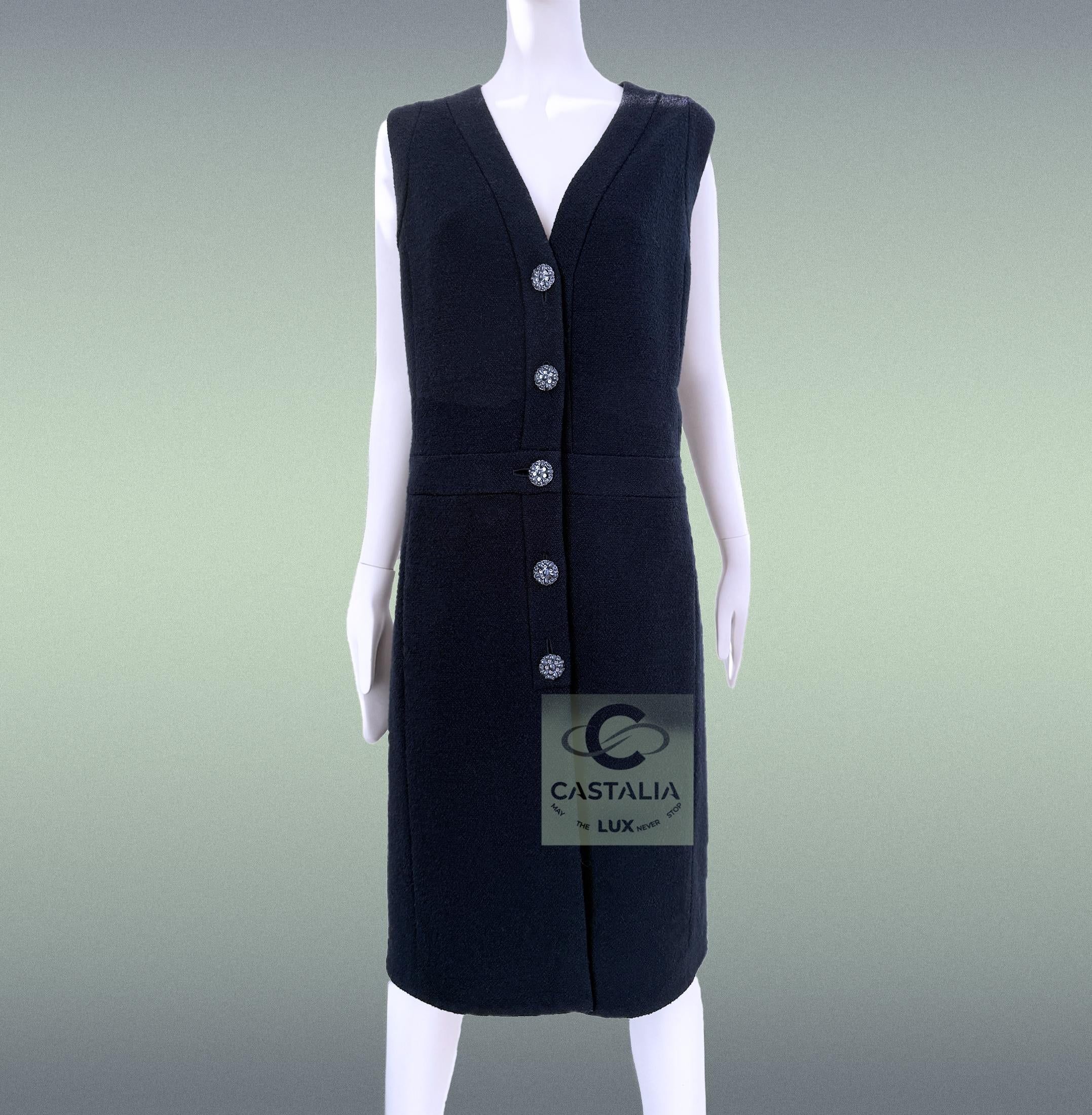 CHANEL Paris / Dubai CC Gripoix Knöpfe Tweed Jacke Kleid 46 FR im Angebot 3