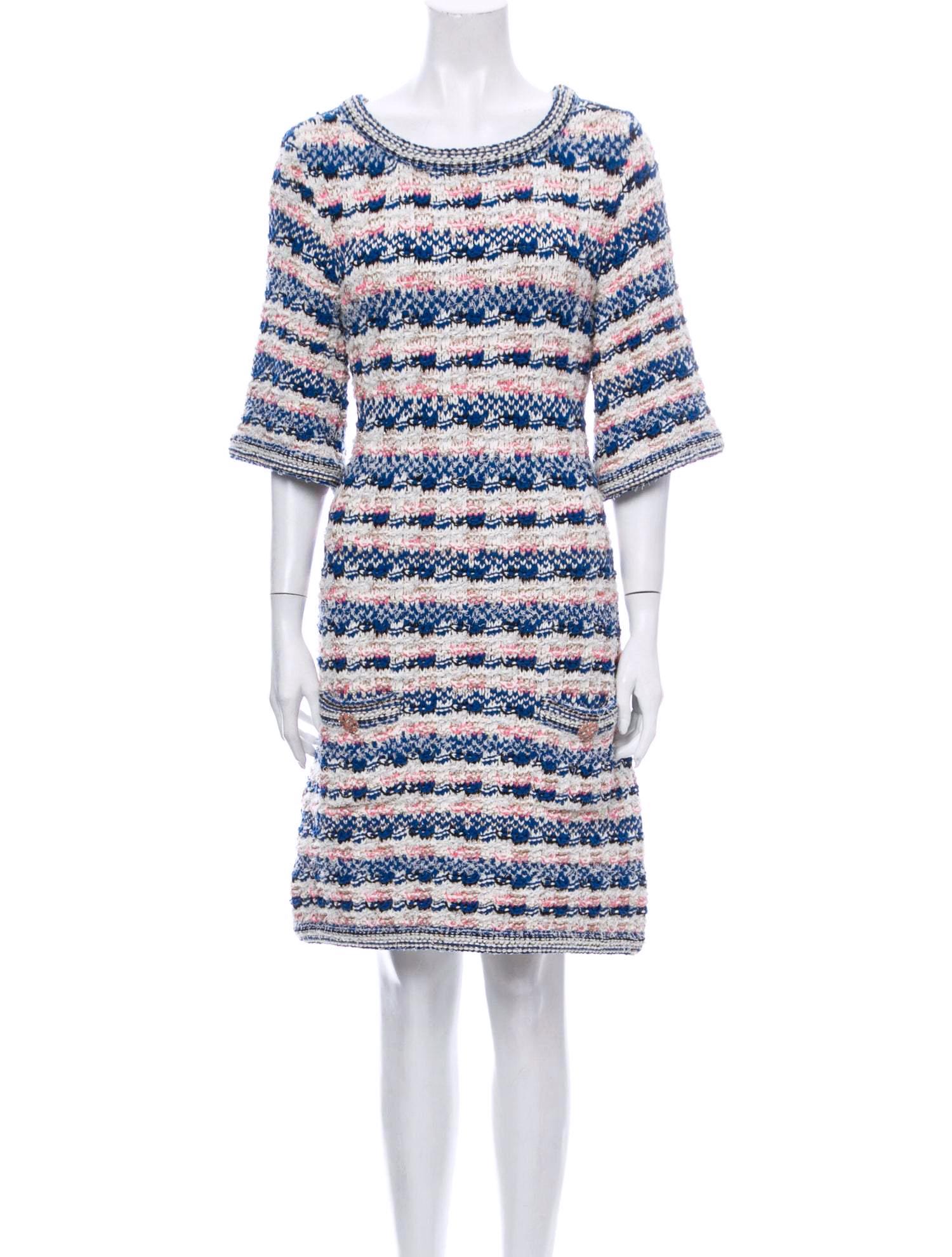 Women's or Men's Chanel Paris / Dubai CC Jewel Girpoix Buttons Tweed Dress For Sale
