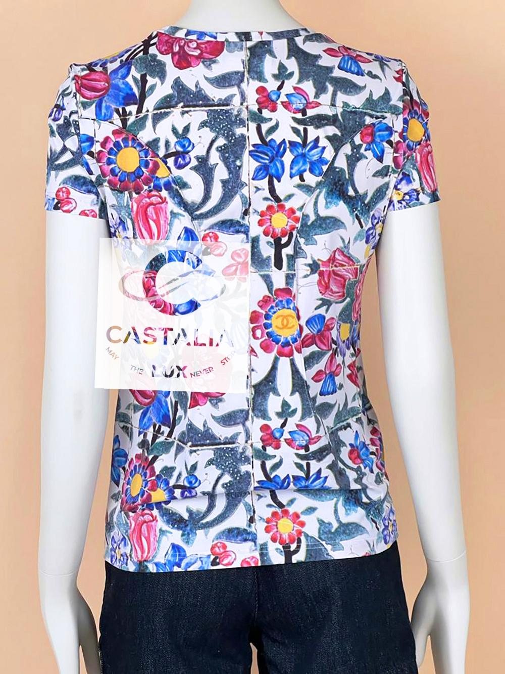 Chanel Paris / Dubai CC Logo Kaleidoscope T-Shirt 38 FR in vendita 6