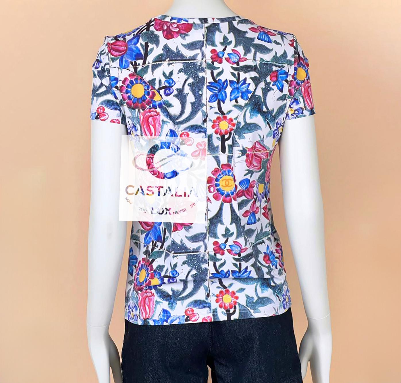 Chanel Paris / Dubai CC Logo Kaleidoscopic T-Shirt 38 FR en vente 7
