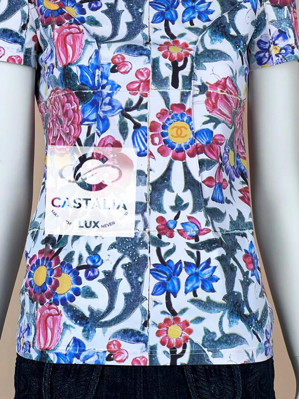 Chanel Paris / Dubai CC Logo Kaleidoscopic T-Shirt 38 FR en vente 5