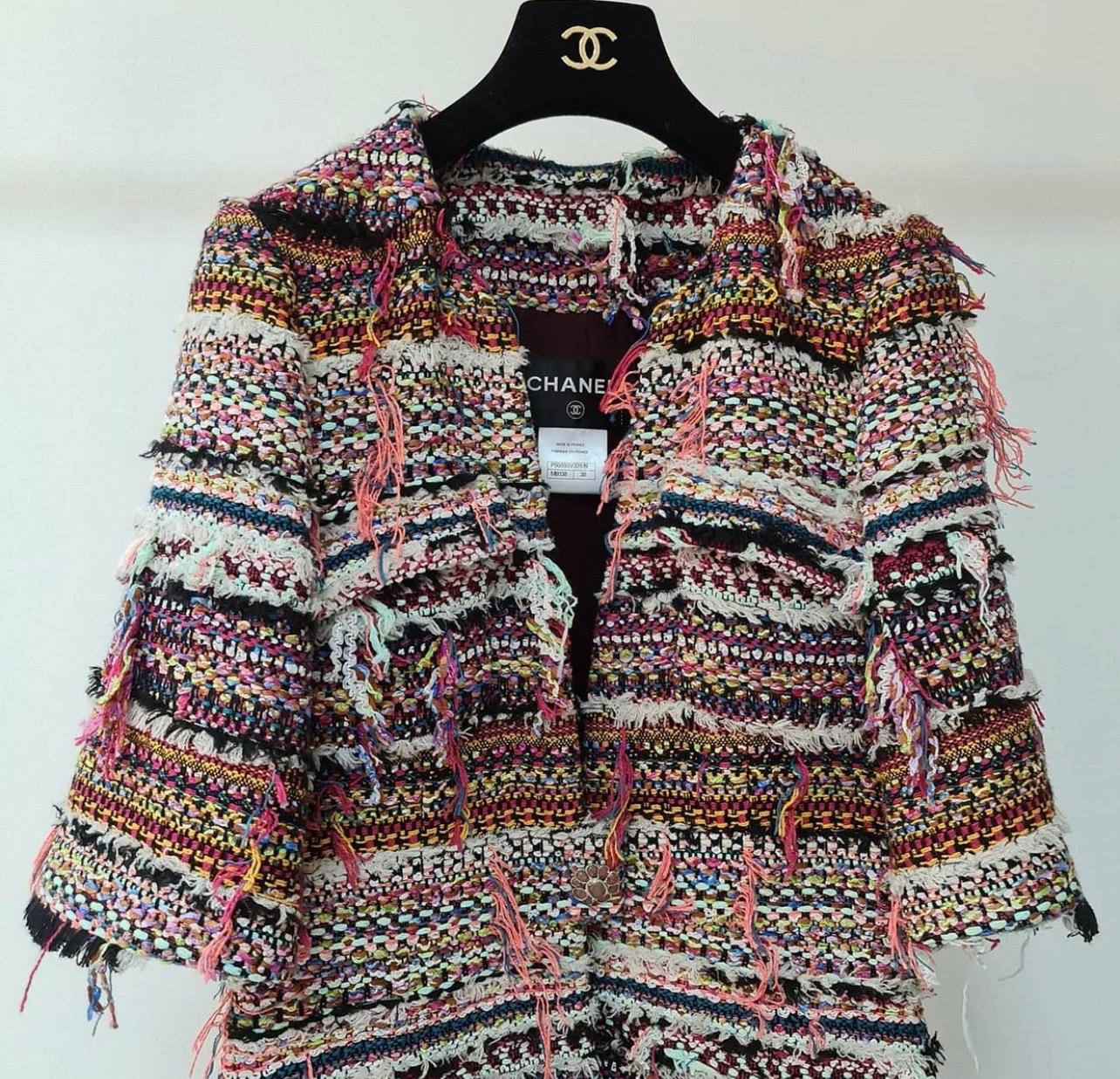 2015 Runway look. 
Pink and multicolor Chanel fantasy tweed coat with short sleeves, fringe trim throughout, four flap pockets and Gripoix button closures at center front.
Sz.38
Condition excellent.
For buyers from EU we can provide shipping from