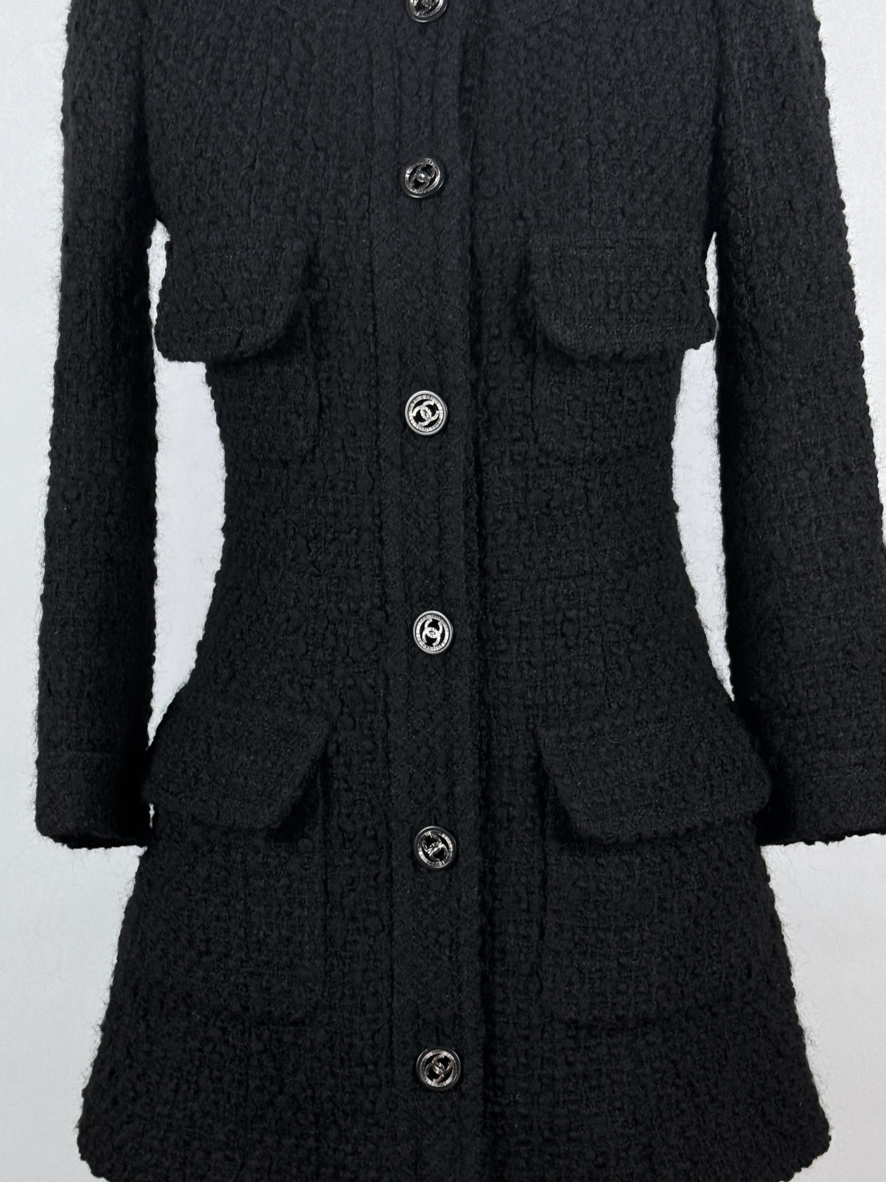 da uomo o donna CHANEL Parigi / Edimburgo Cappotto in tweed nero 44 FR in vendita