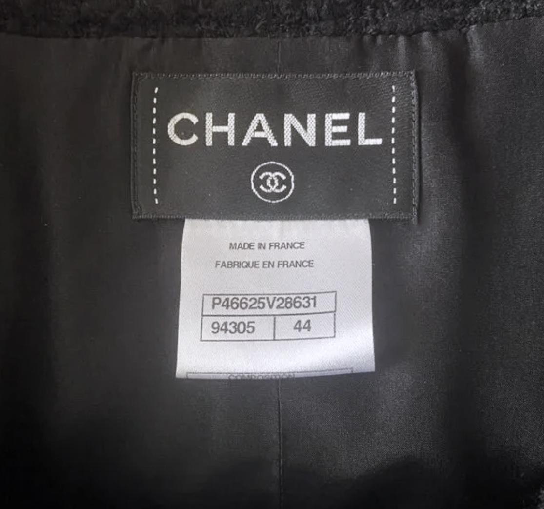 CHANEL Parigi / Edimburgo Cappotto in tweed nero 44 FR in vendita 4