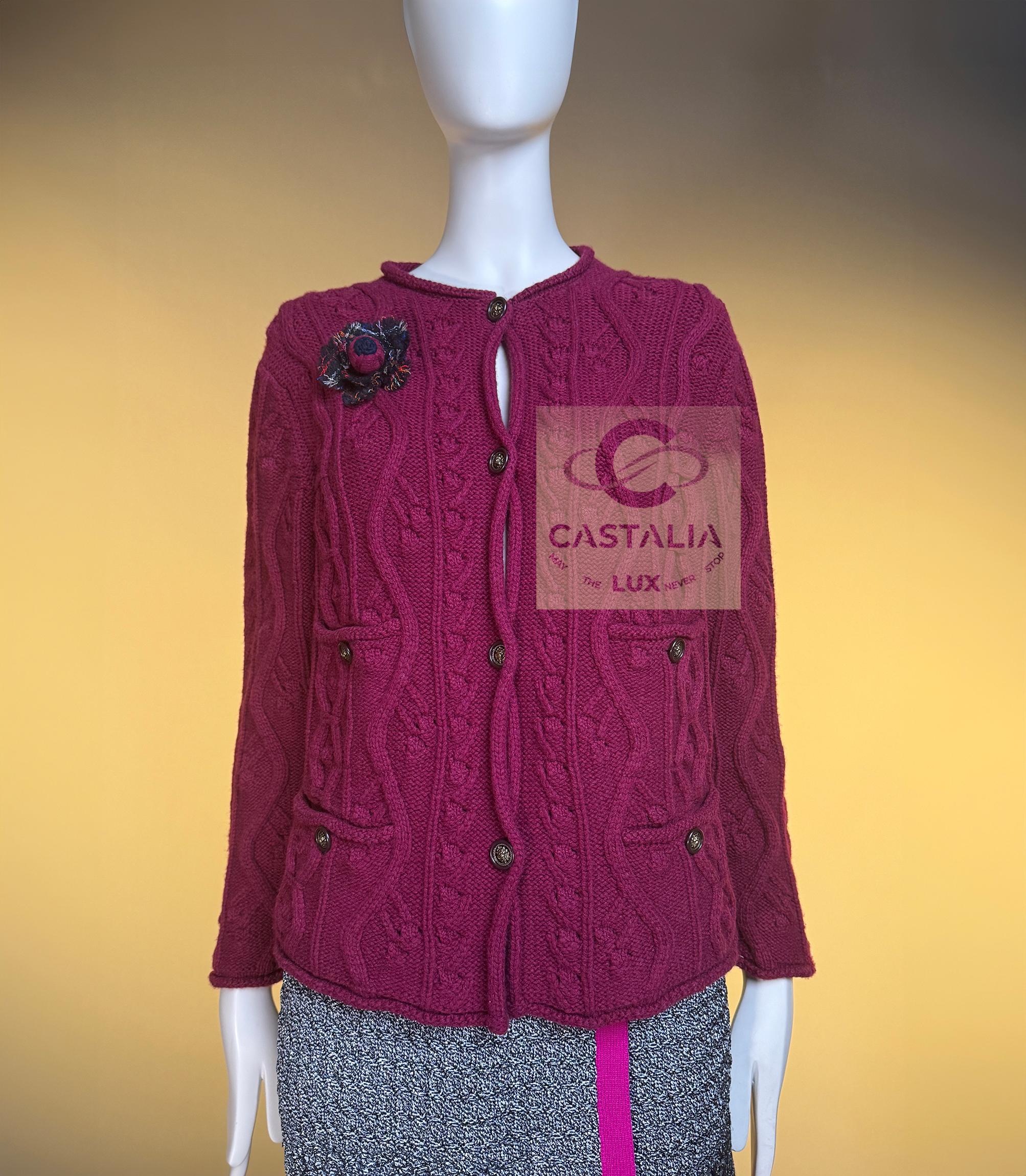 CHANEL París / Edimburgo Chaqueta de cachemira con broche de cardo 40 FR en venta 8