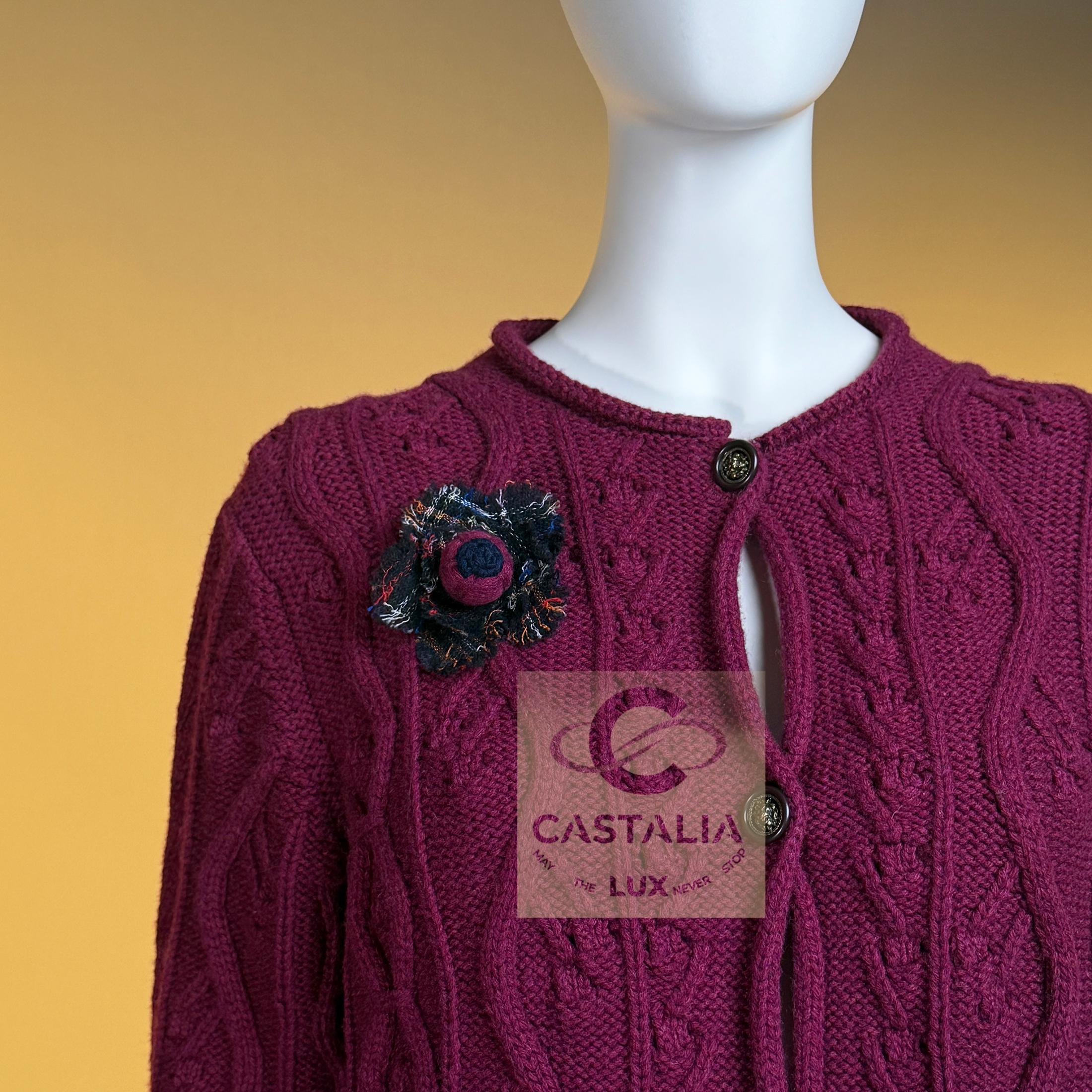 CHANEL París / Edimburgo Chaqueta de cachemira con broche de cardo 40 FR en venta 11