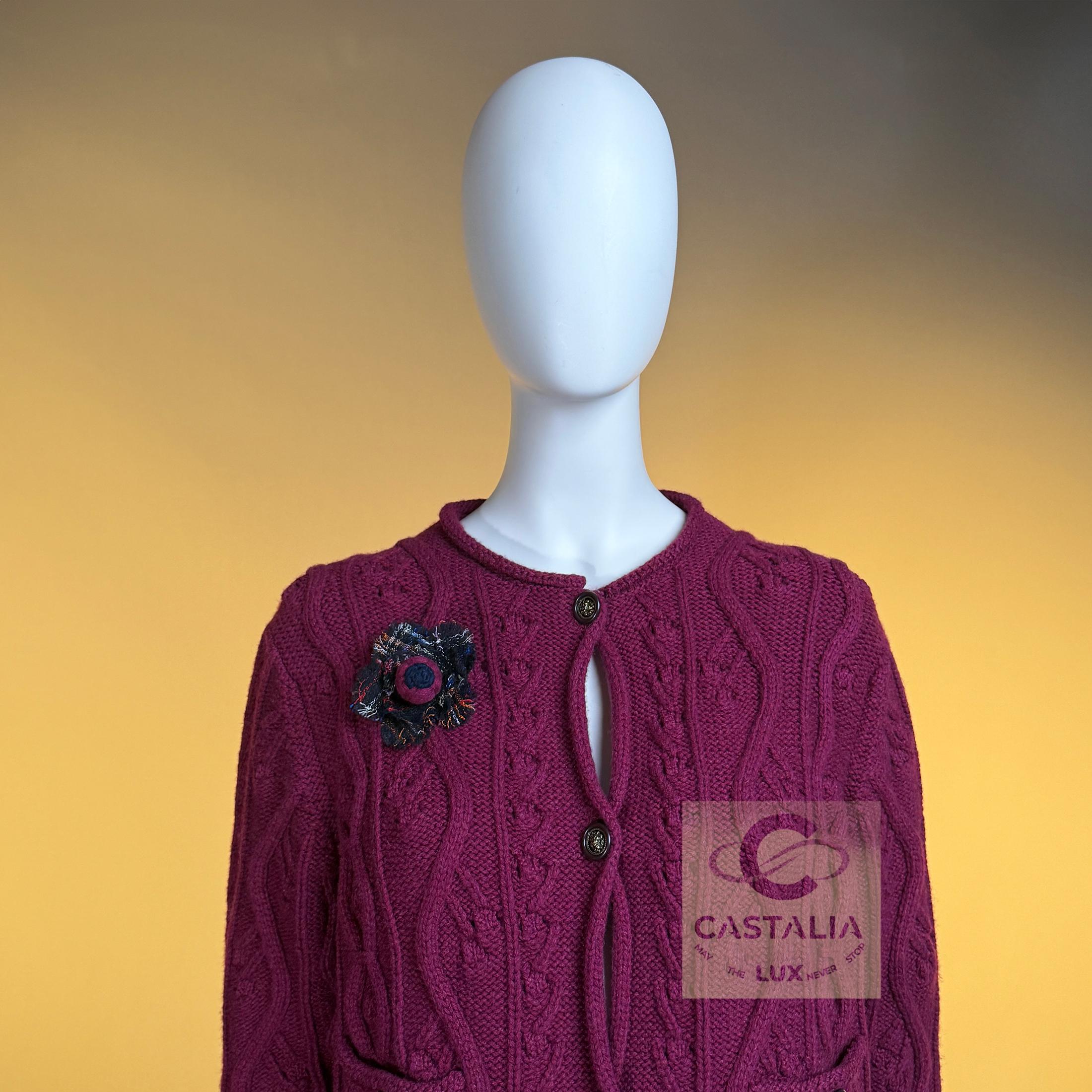 CHANEL París / Edimburgo Chaqueta de cachemira con broche de cardo 40 FR en venta 3