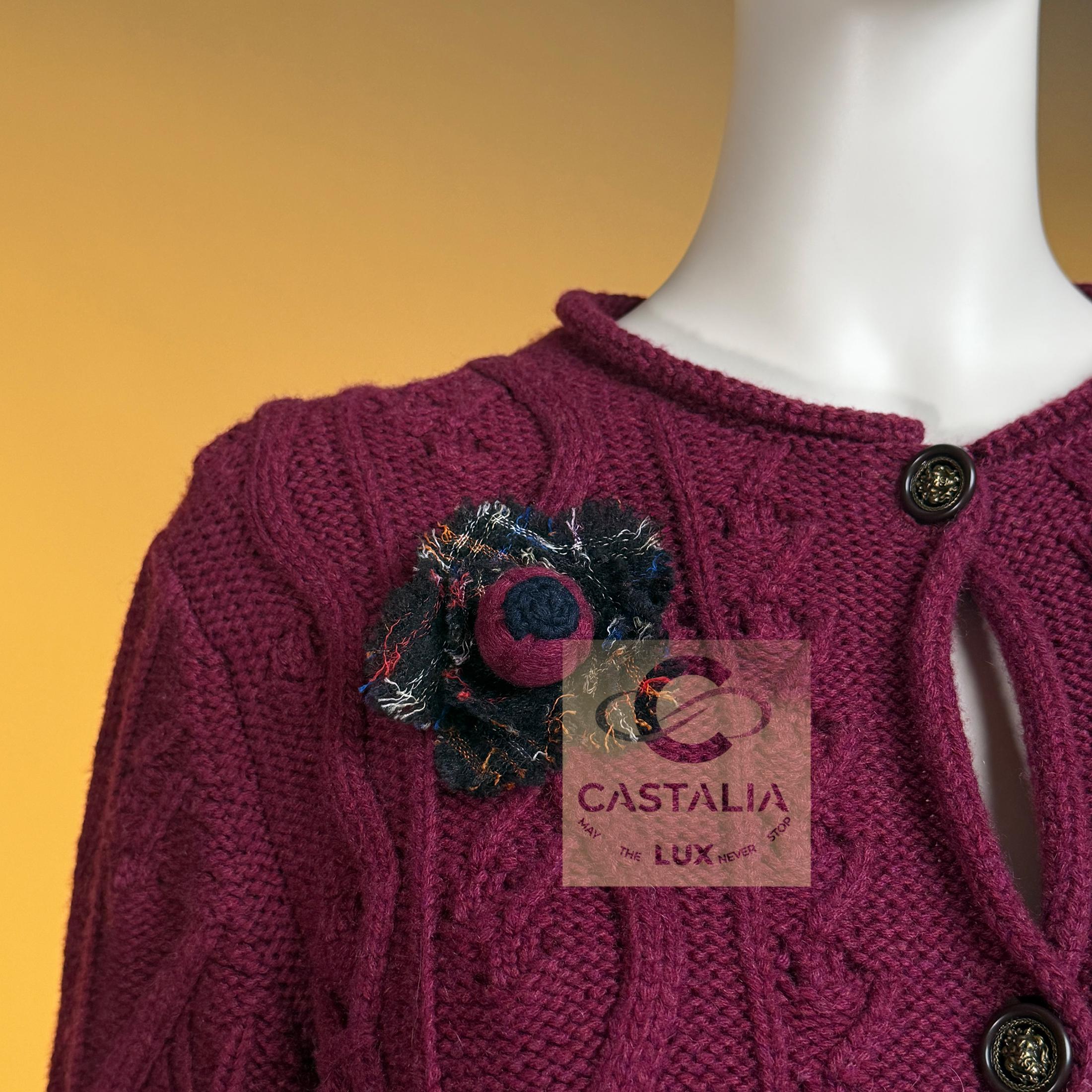 CHANEL París / Edimburgo Chaqueta de cachemira con broche de cardo 40 FR en venta 4