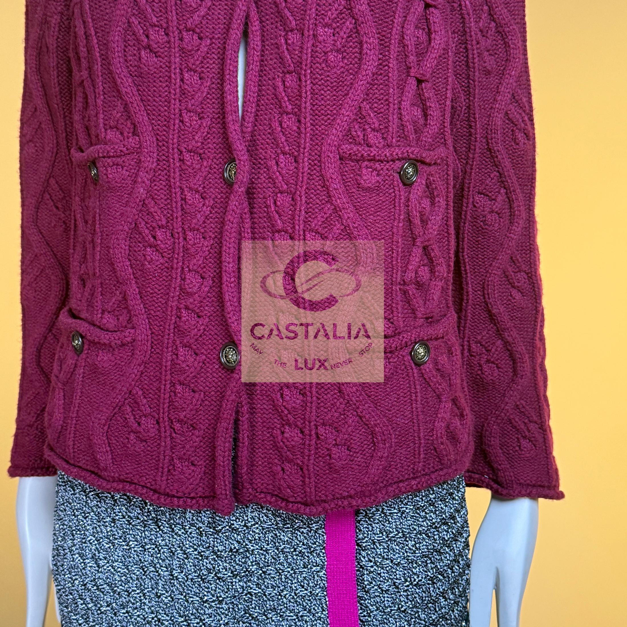 CHANEL París / Edimburgo Chaqueta de cachemira con broche de cardo 40 FR en venta 6