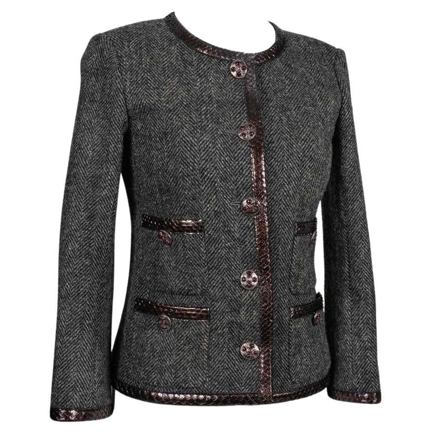 CHANEL París / Edimburgo Chaqueta de tweed con botones CC Gripoix, talla 36 FR