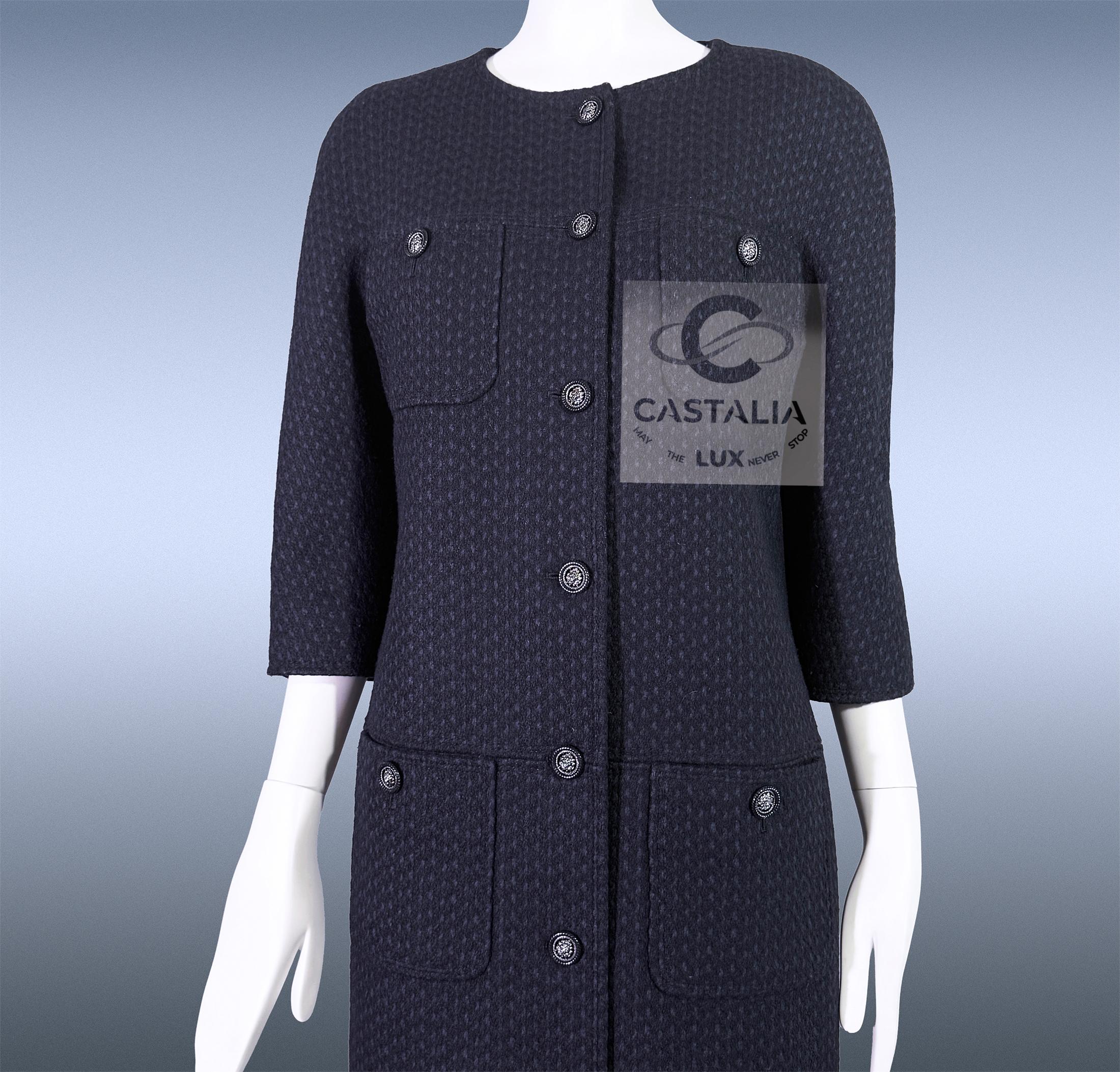 CHANEL Paris / Edinburgh CC Lion Button Tweed Coat 38 FR For Sale 5
