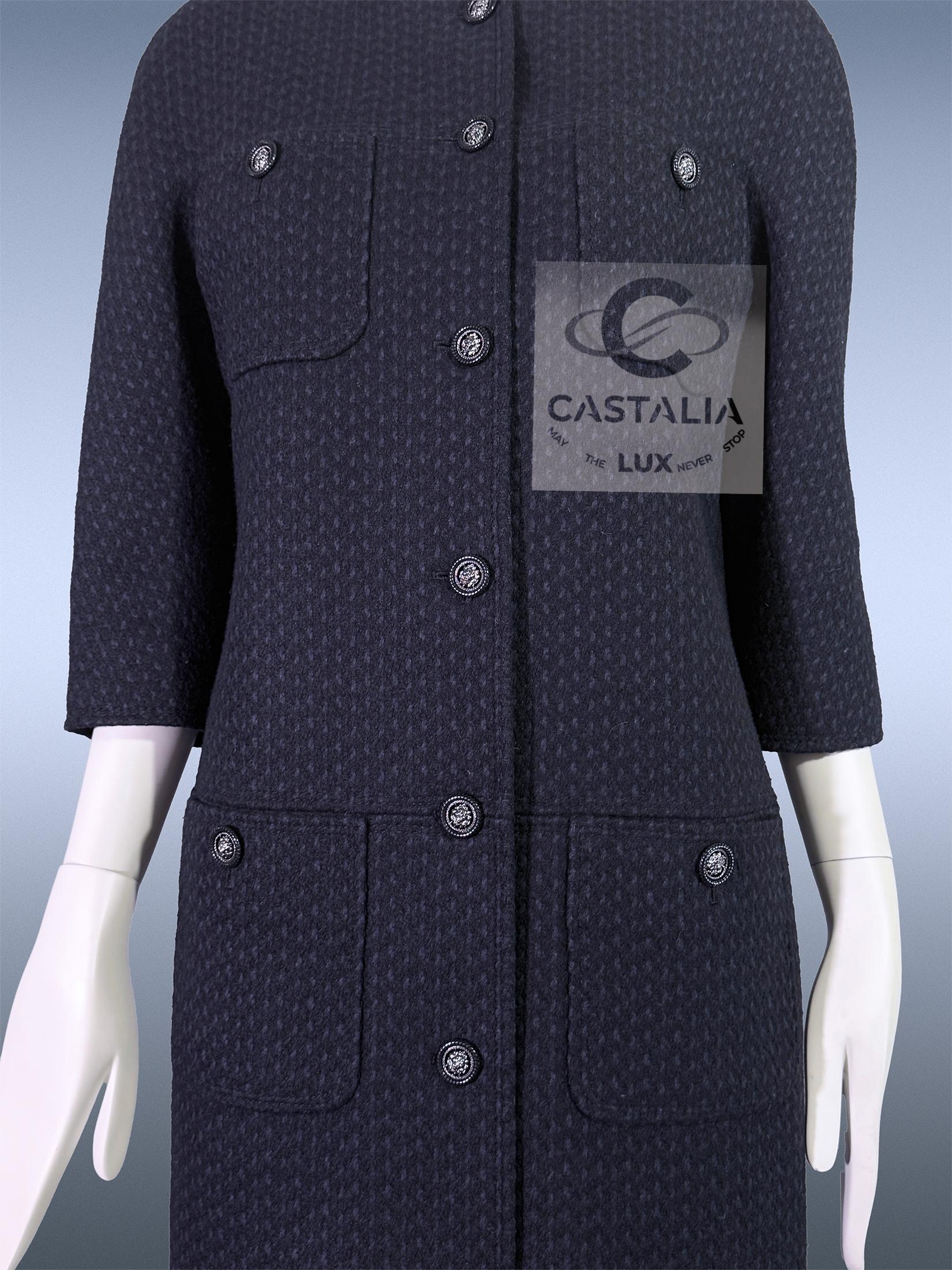 CHANEL Paris / Edinburgh CC Lion Button Tweed Coat 38 FR For Sale 7