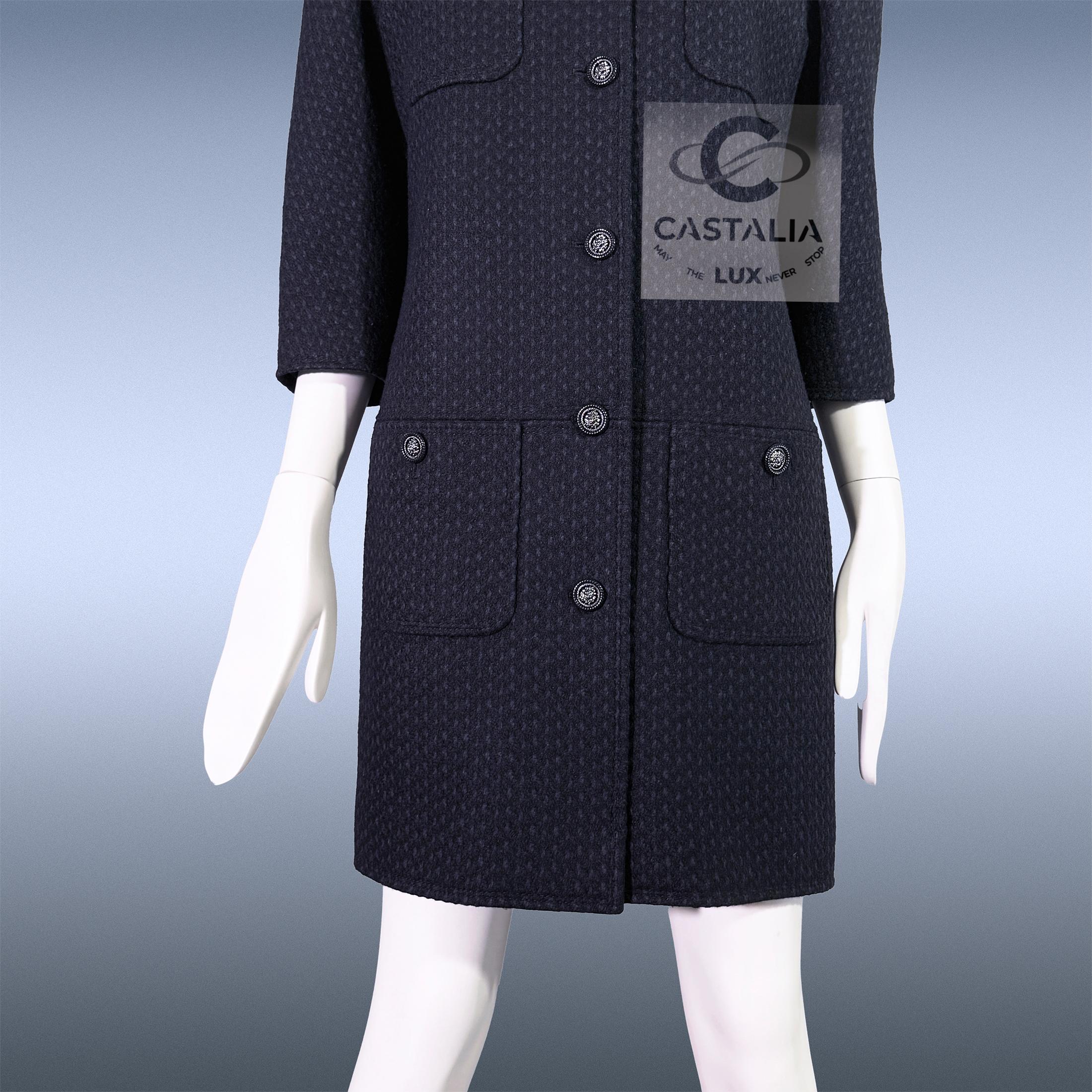 CHANEL Paris / Edinburgh CC Lion Button Tweed Coat 38 FR For Sale 8