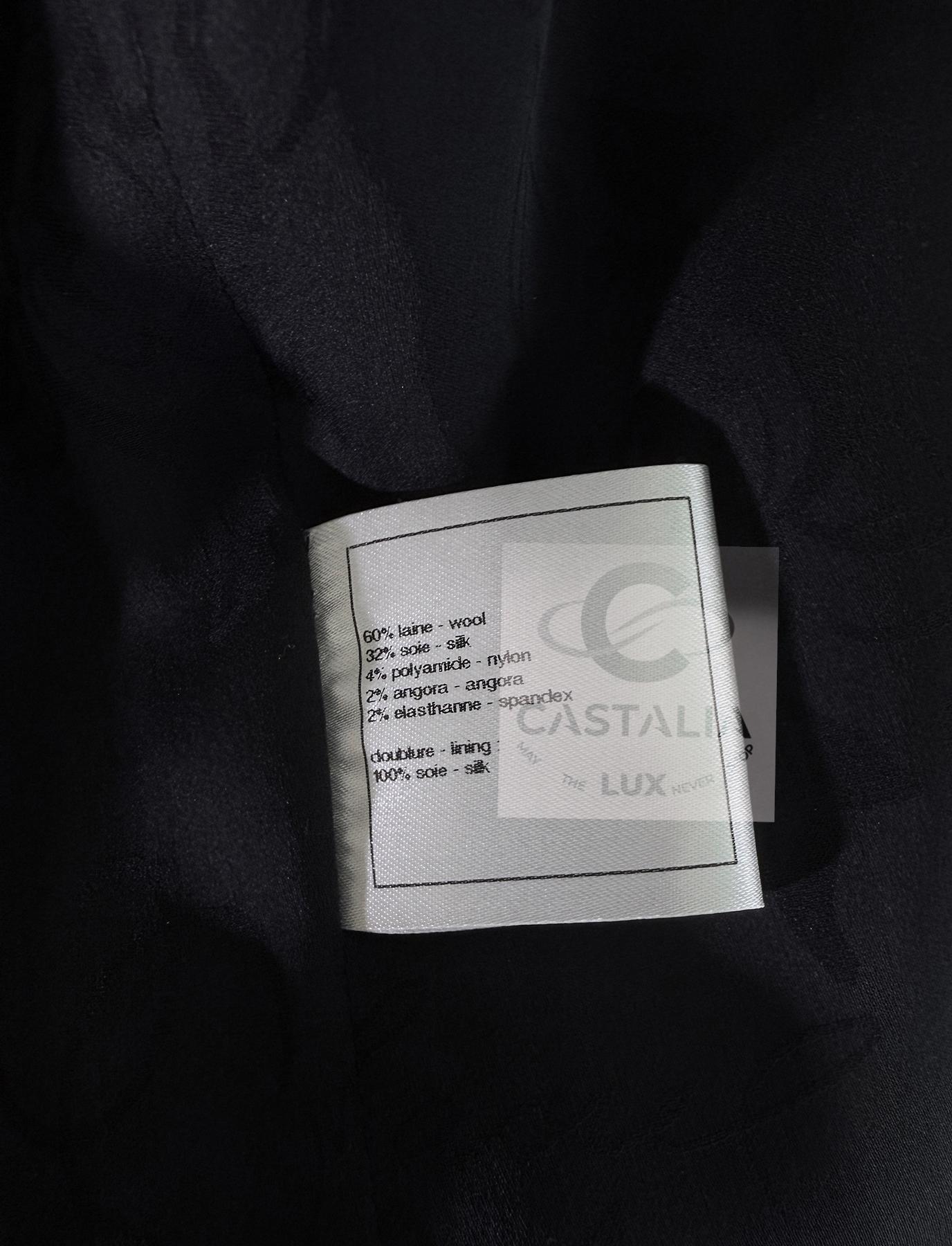 CHANEL Paris / Edinburgh CC Lion Button Tweed Coat 38 FR For Sale 11
