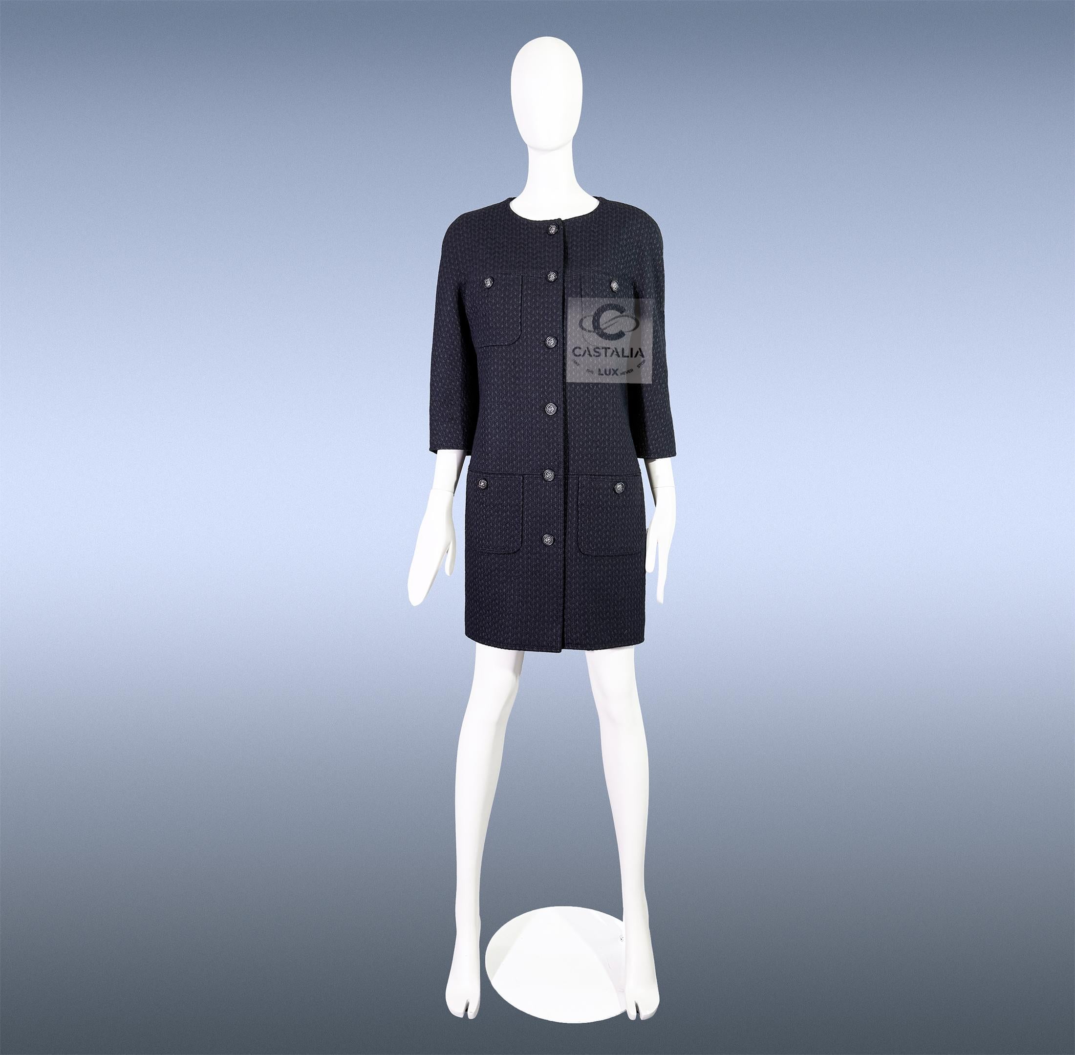 CHANEL Paris / Edinburgh CC Lion Button Tweed Mantel 38 FR (Schwarz) im Angebot