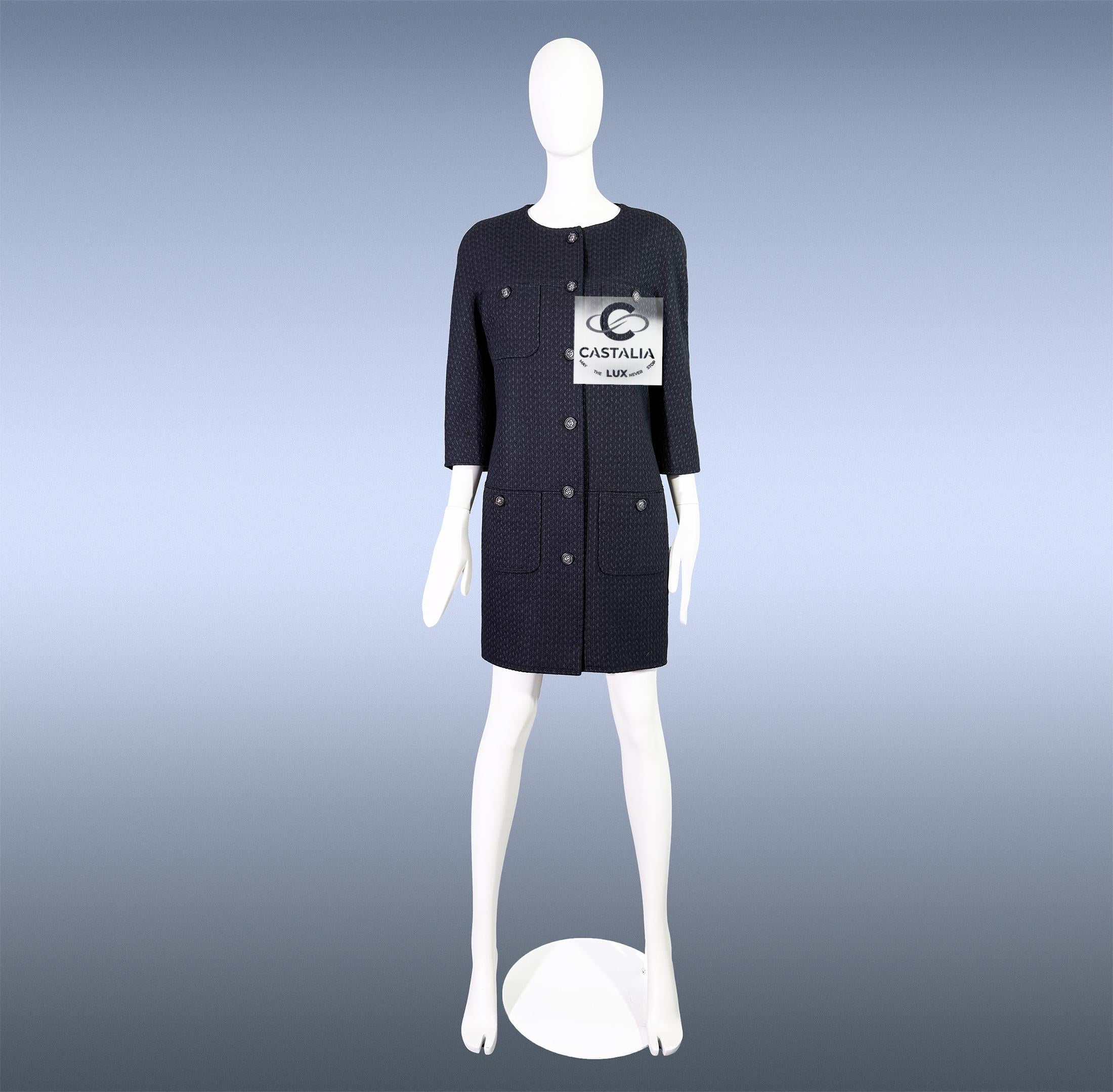 CHANEL Paris / Edinburgh CC Lion Button Tweed Mantel 38 FR im Zustand „Neu“ im Angebot in Dubai, AE