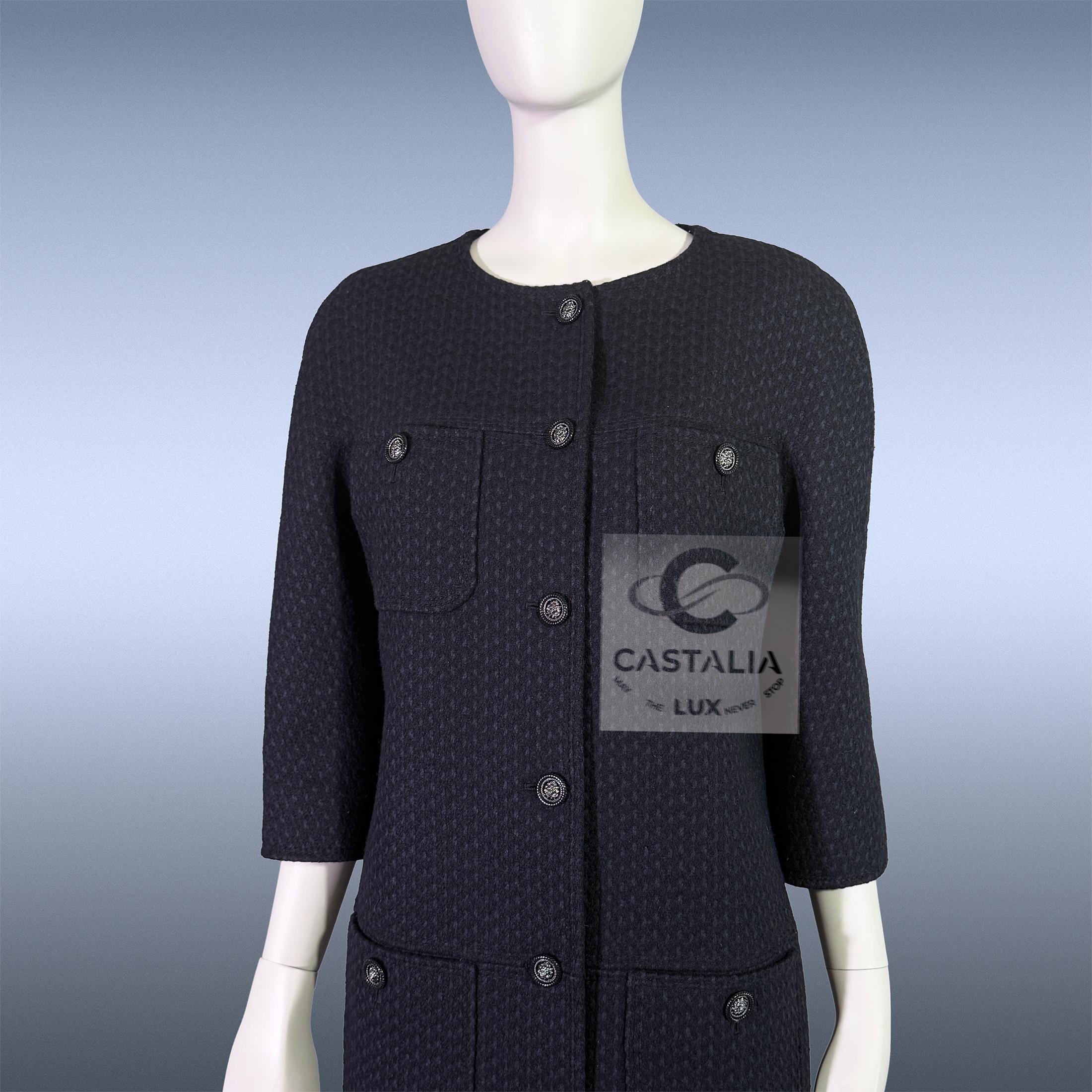 CHANEL Paris / Edinburgh CC Lion Button Tweed Coat 38 FR For Sale 2