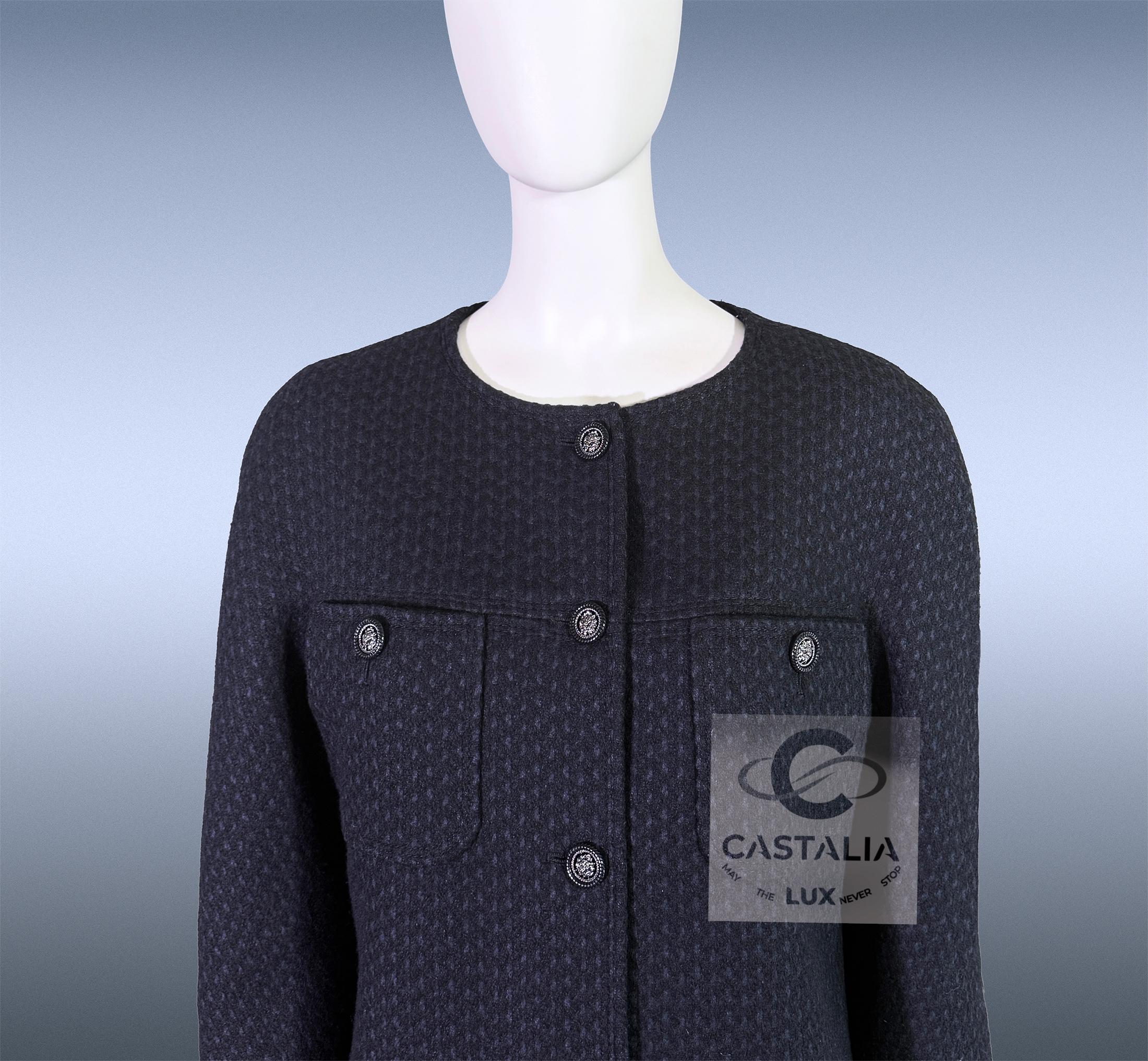 CHANEL Paris / Edinburgh CC Lion Button Tweed Coat 38 FR For Sale 3