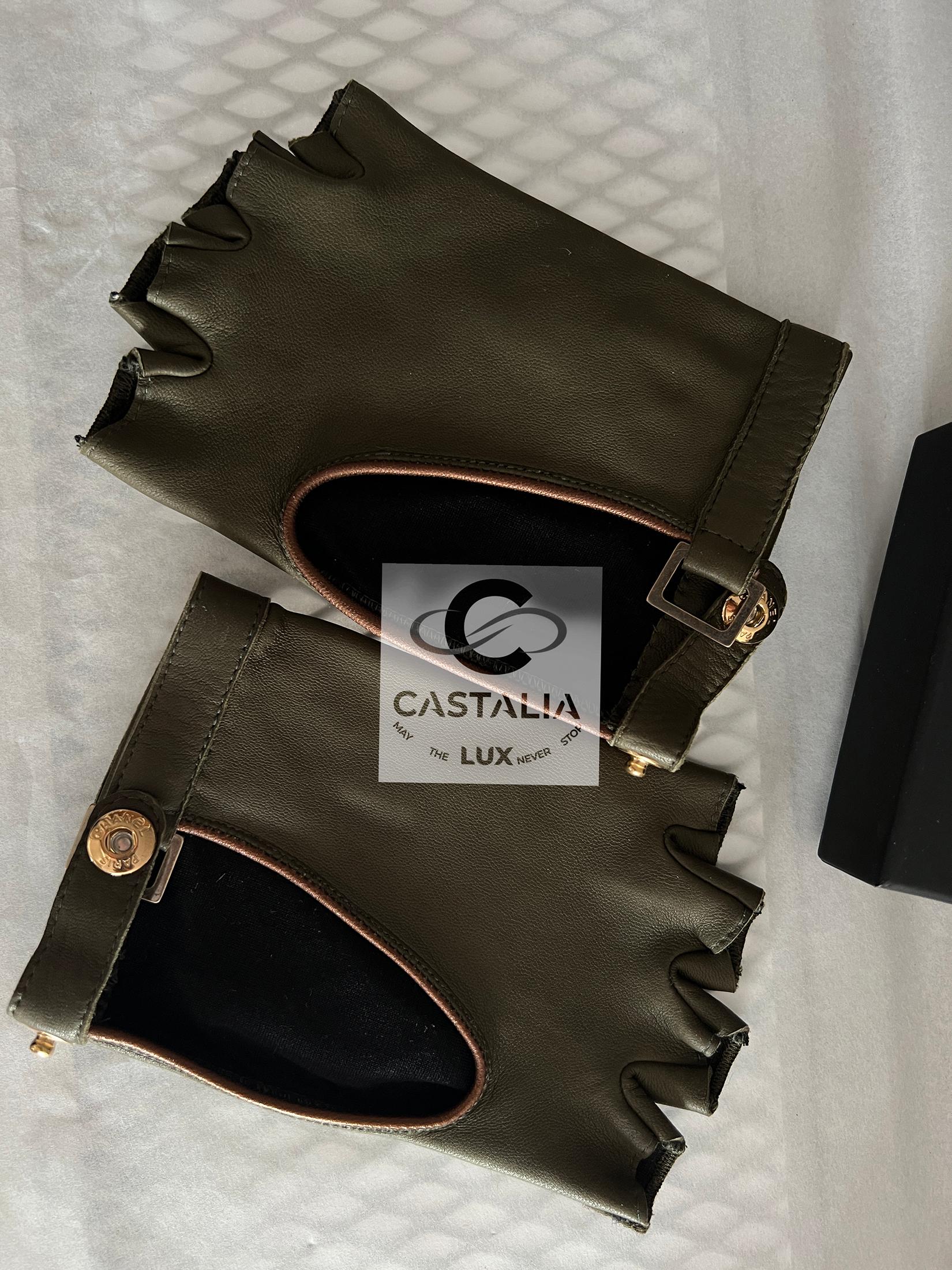 Chanel Paris / Edinburgh Chain Embellished Mitten Gloves For Sale 3