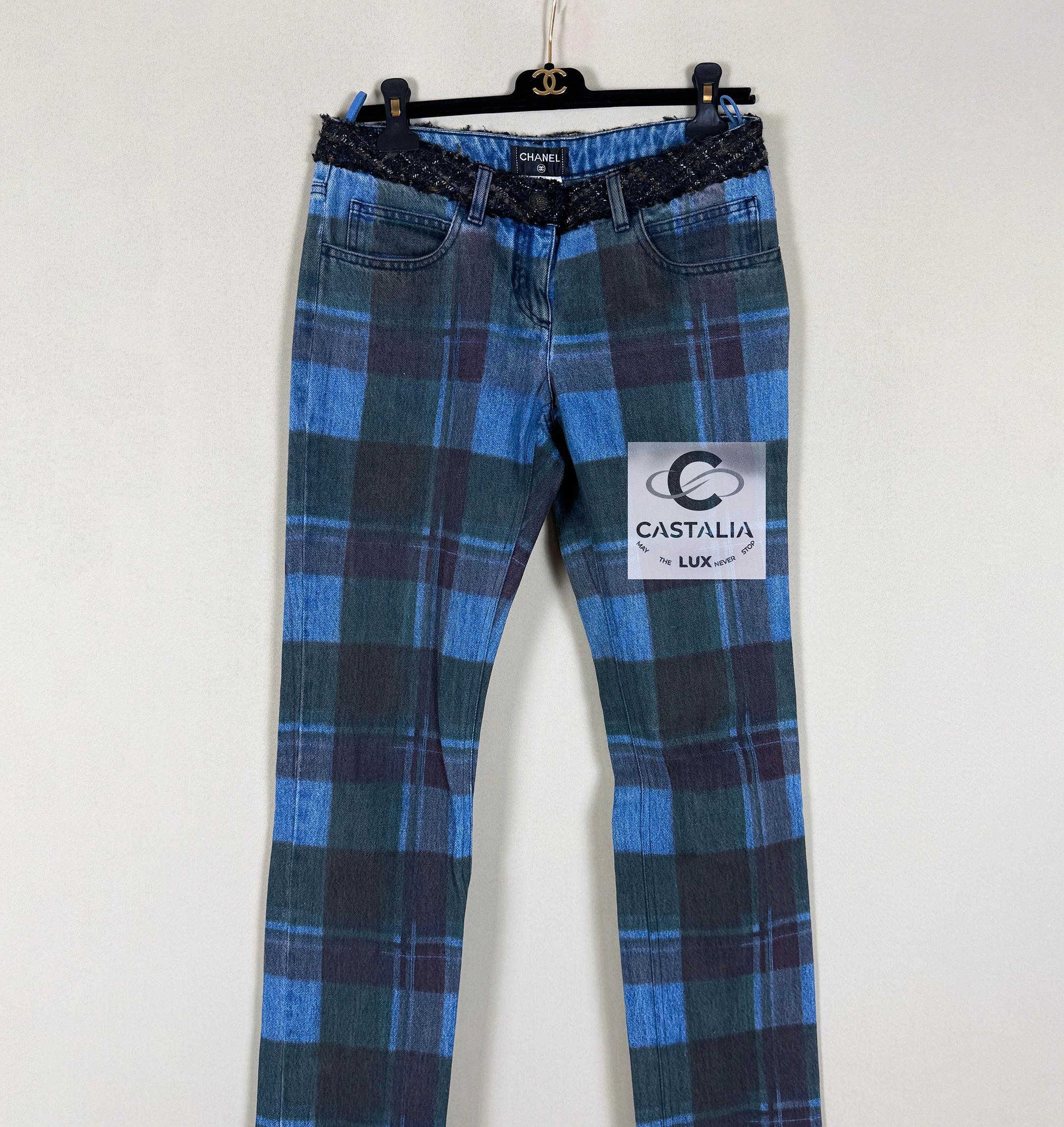 CHANEL París / Edimburgo Coleccionistas Vaqueros de tartán 36 FR en venta 2