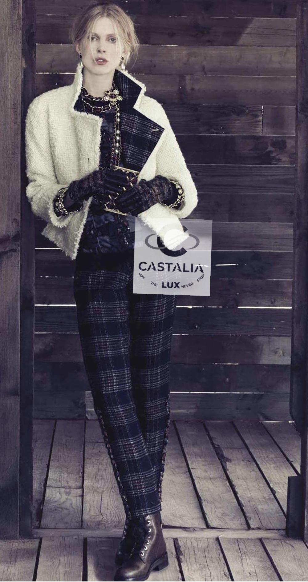 Chanel Paris / Edinburgh Ecru Tartan-Tweedjacke aus Tweed 38 FR für Damen oder Herren im Angebot