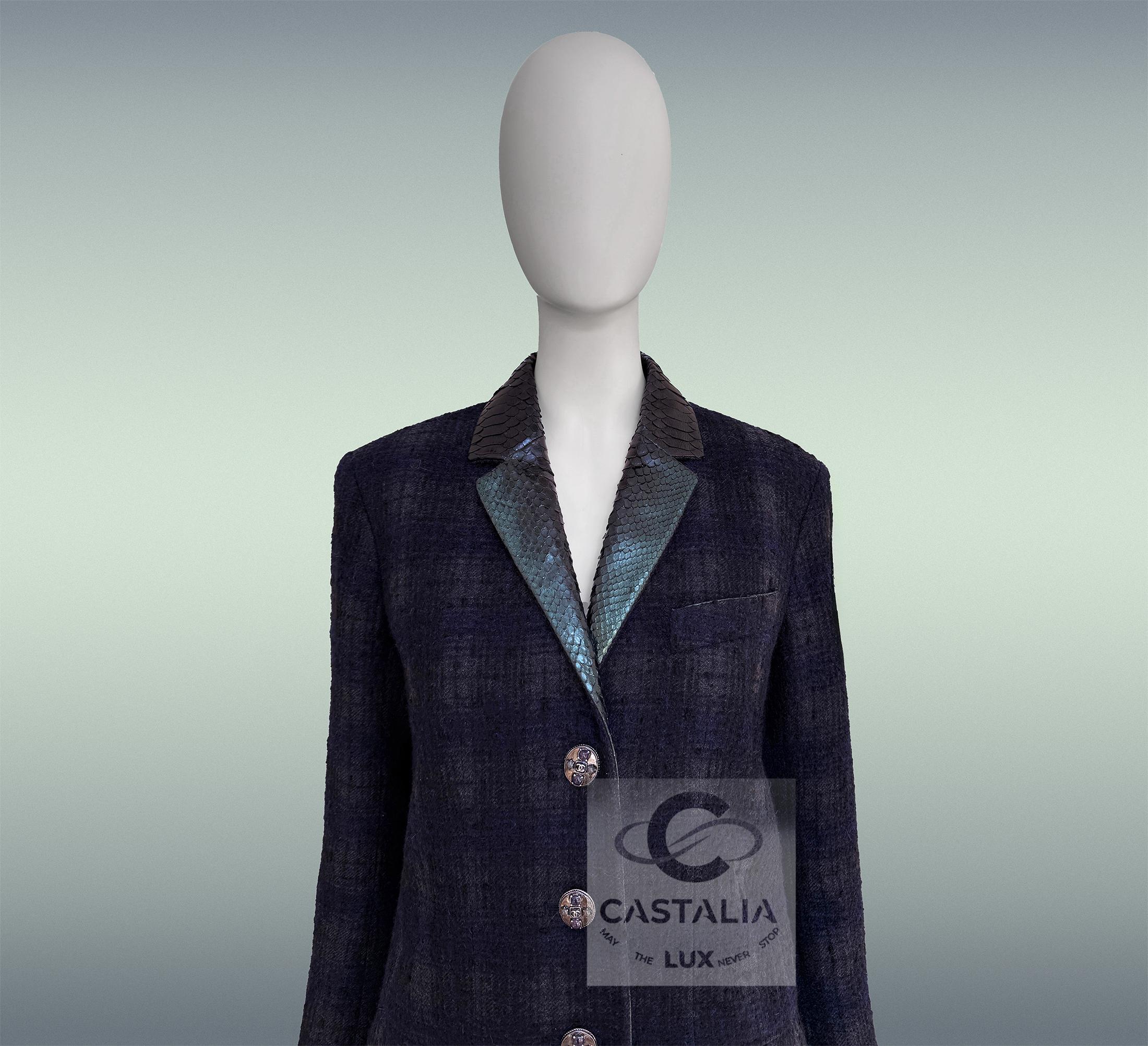 Chanel Paris / Edinburgh Gripoix Buttons Tartan Tweed Coat 36 FR en vente 7