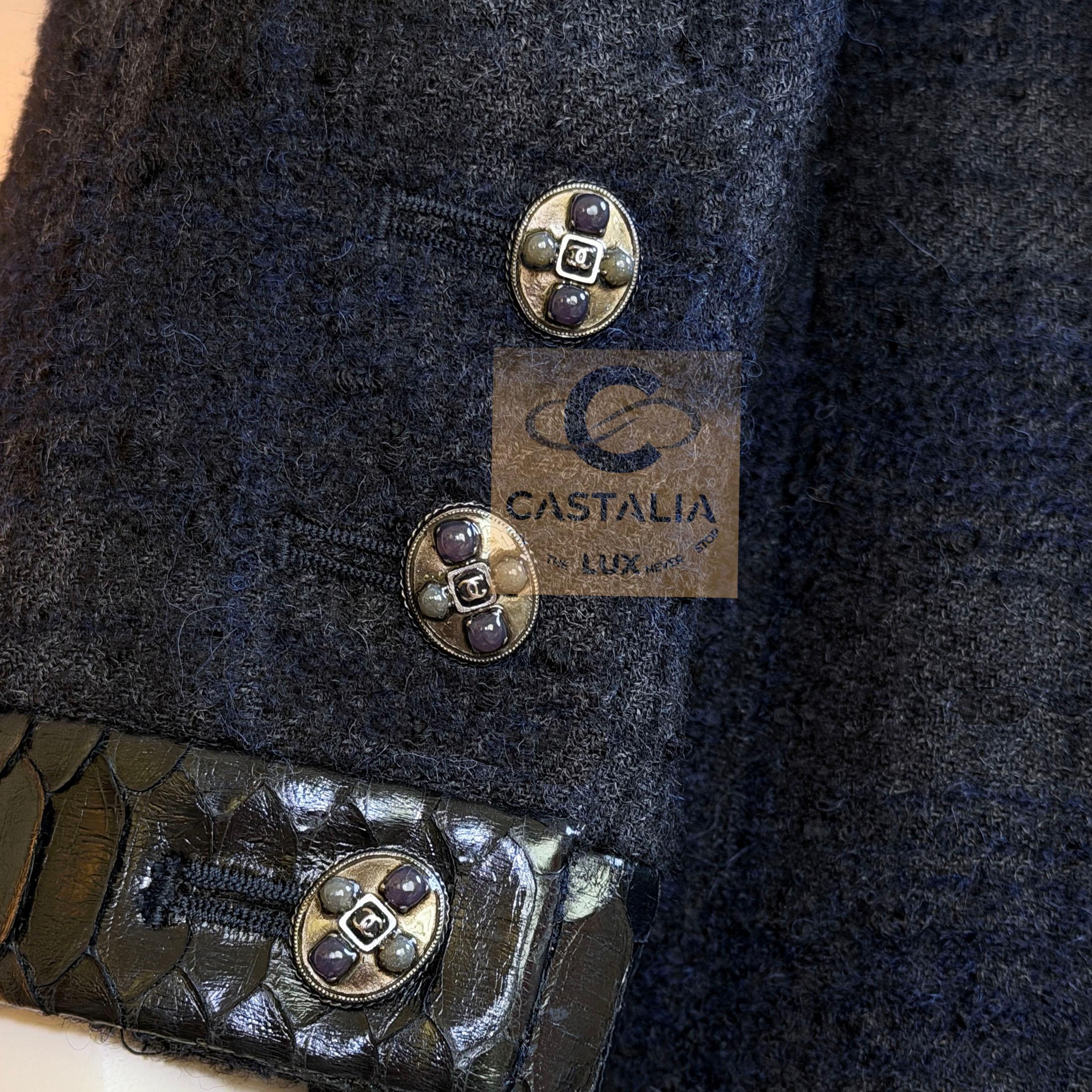 CHANEL París / Edimburgo Abrigo de tweed con botones de tartán Gripoix 36 FR en venta 10