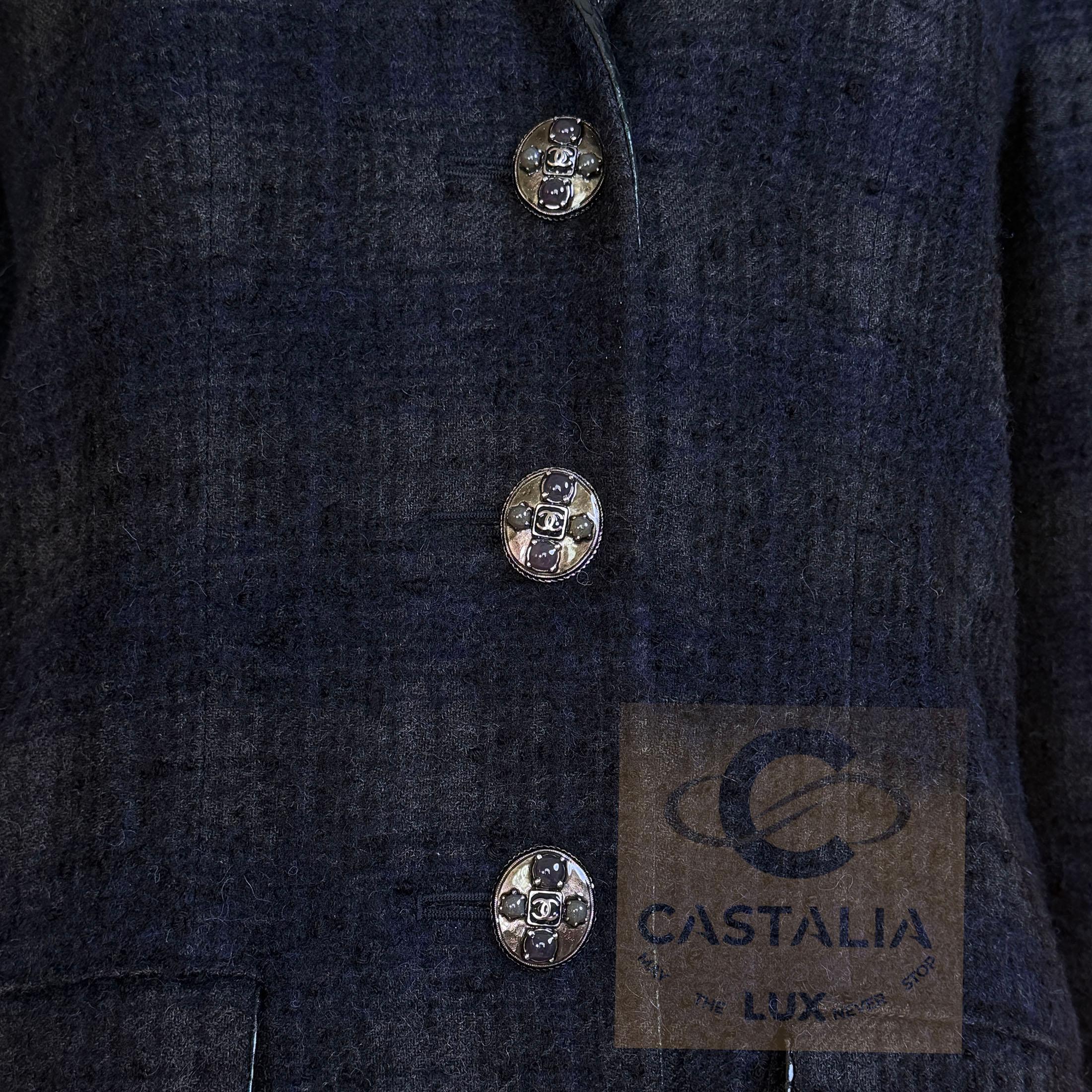 CHANEL París / Edimburgo Abrigo de tweed con botones de tartán Gripoix 36 FR en venta 12