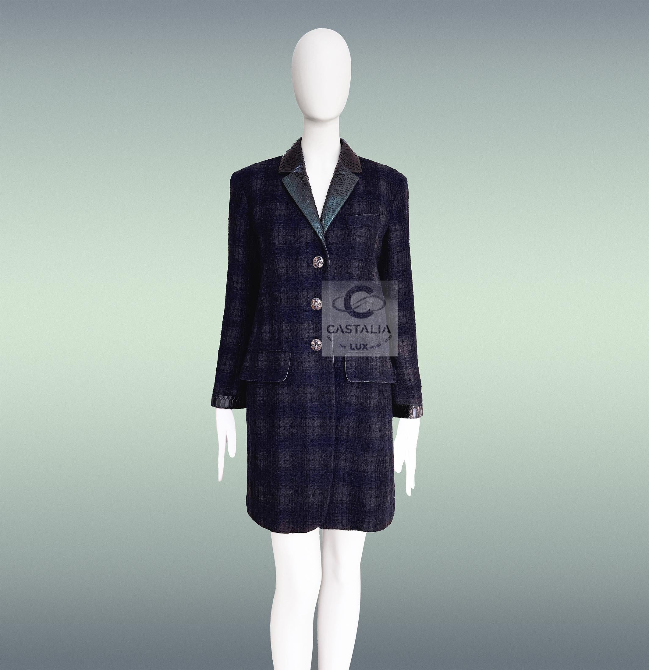 Chanel Paris / Edinburgh Gripoix Buttons Tartan Tweed Coat 36 FR en vente 2