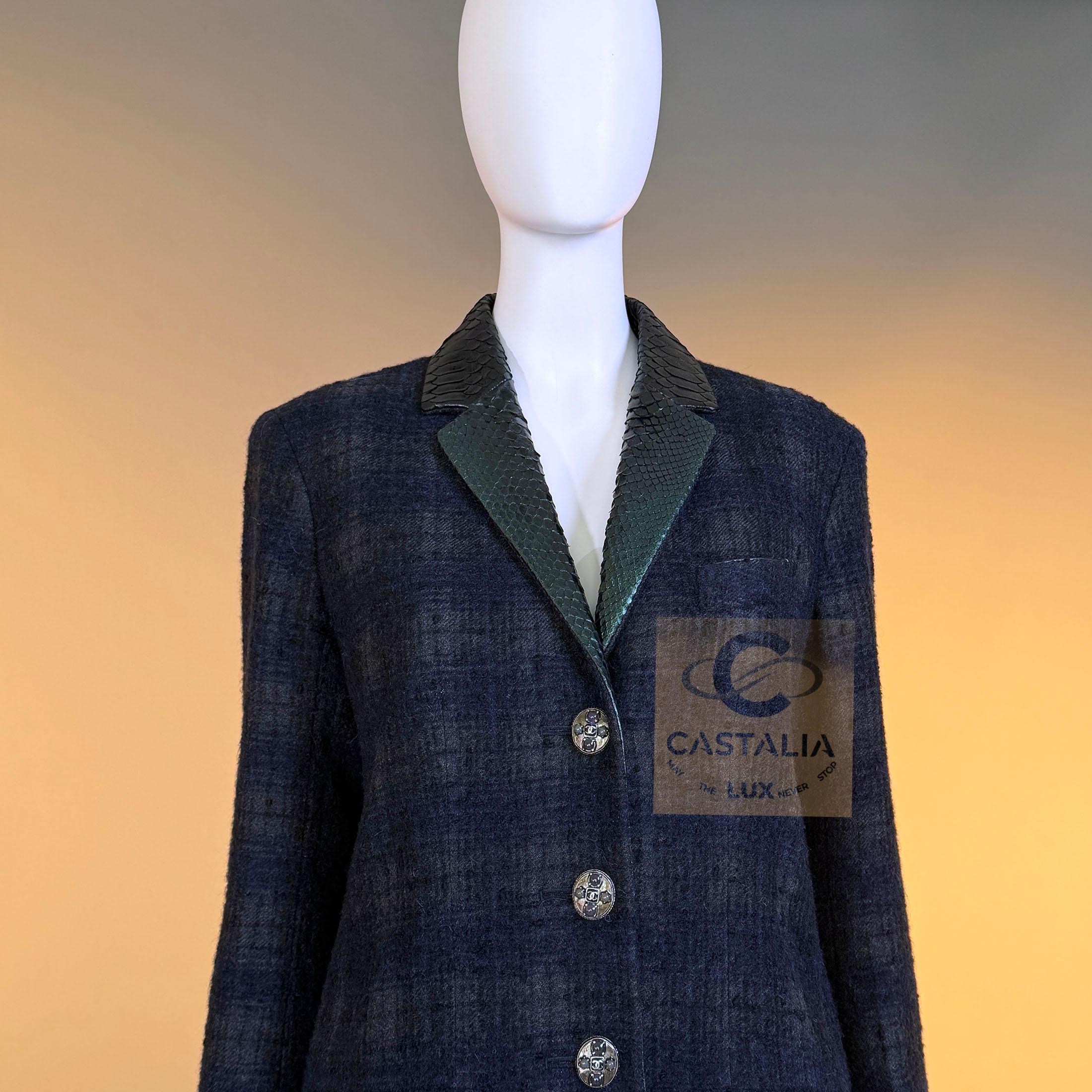 CHANEL París / Edimburgo Abrigo de tweed con botones de tartán Gripoix 36 FR en venta 2