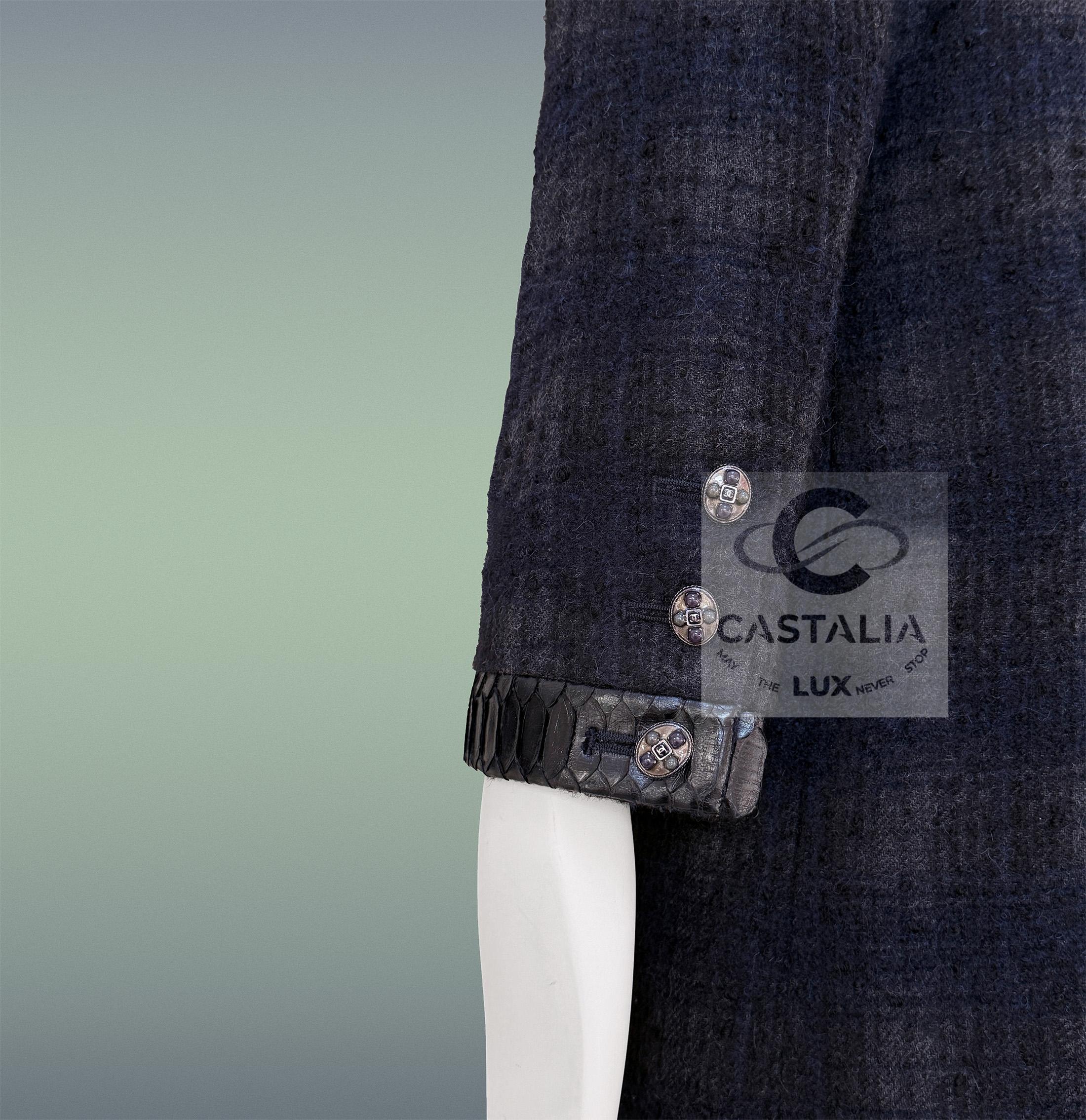 Chanel Paris / Edinburgh Gripoix Buttons Tartan Tweed Coat 36 FR en vente 4