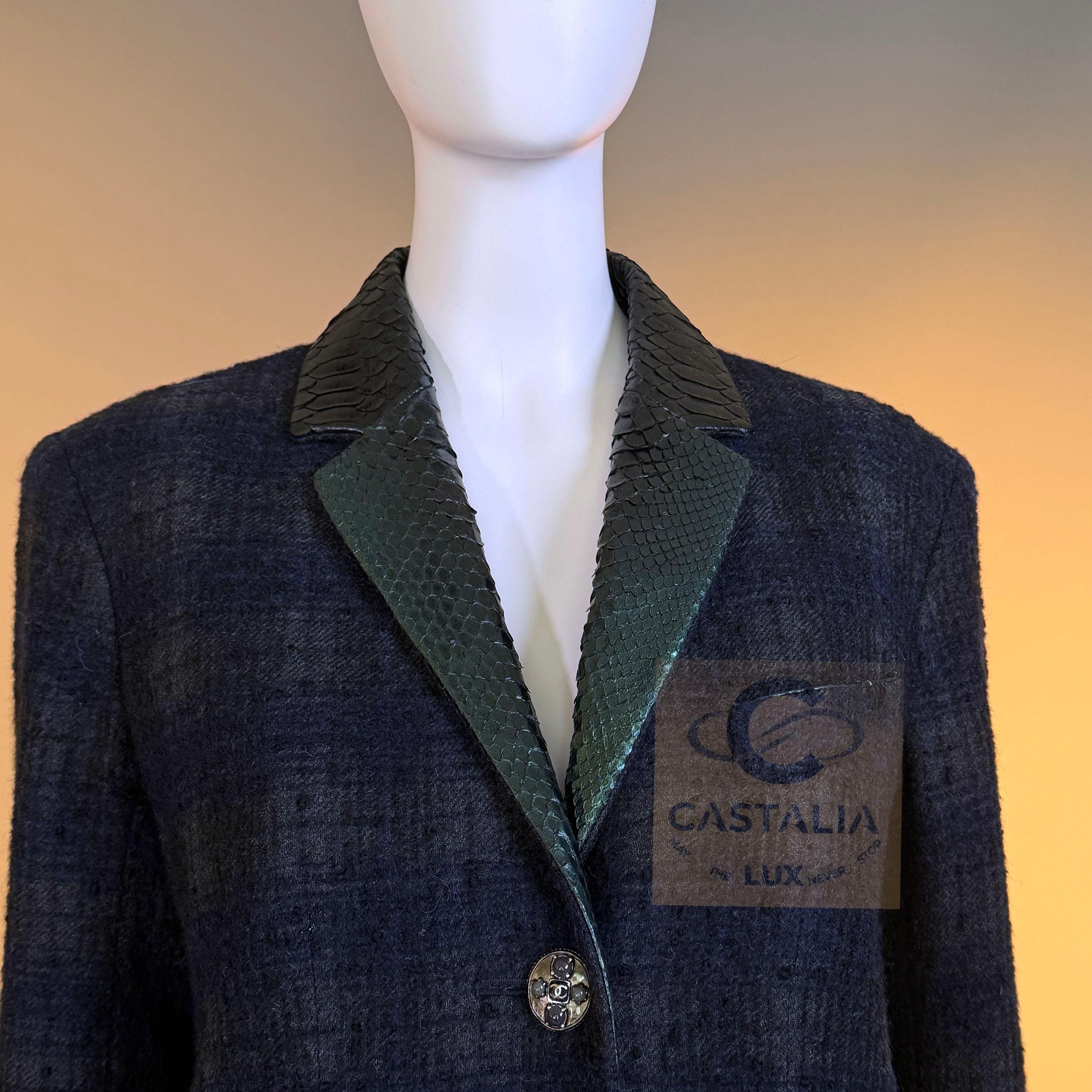 CHANEL París / Edimburgo Abrigo de tweed con botones de tartán Gripoix 36 FR en venta 4