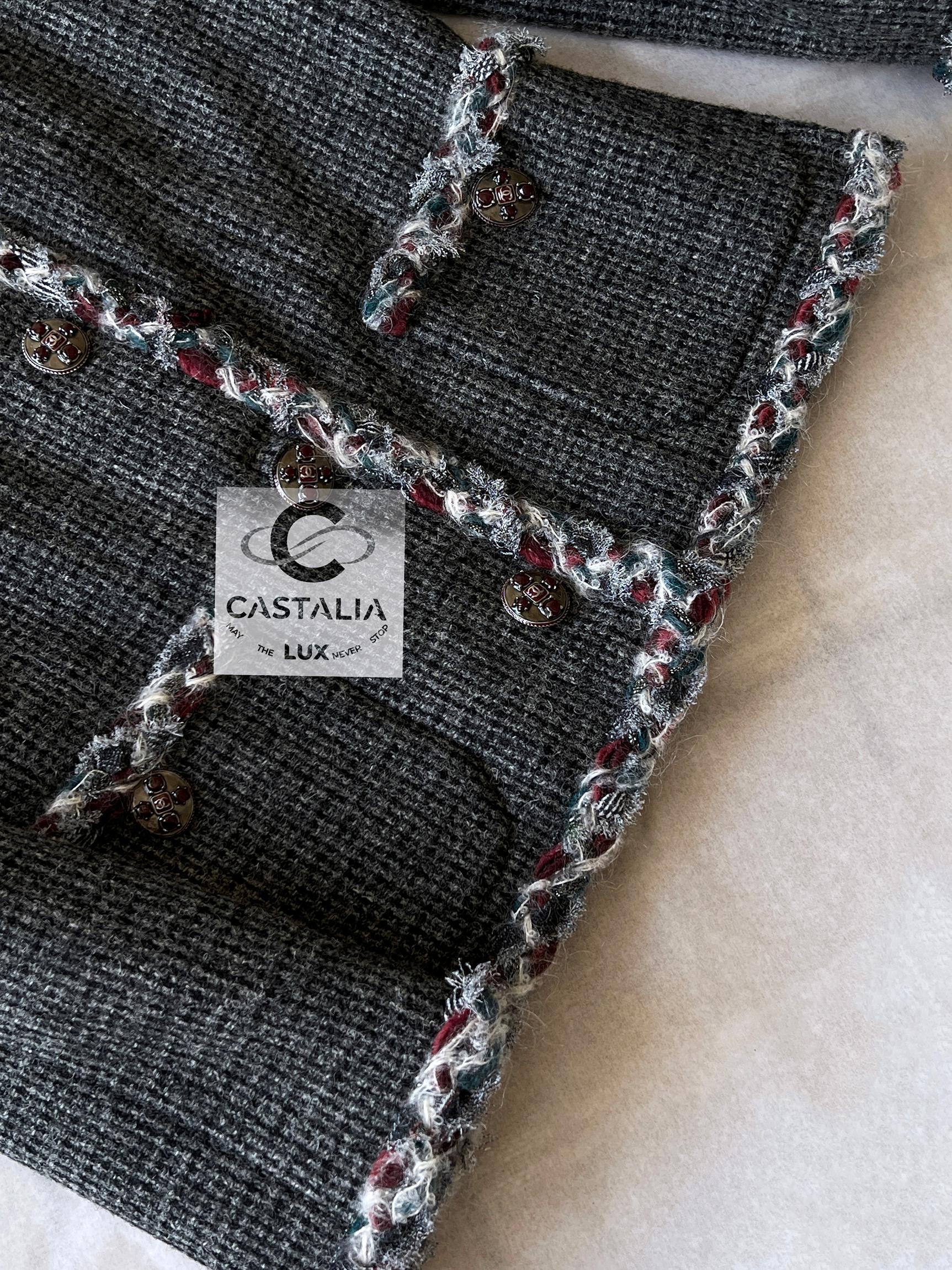 Chanel Paris / Edinburgh Gripoix Buttons Tweed Jacket 8