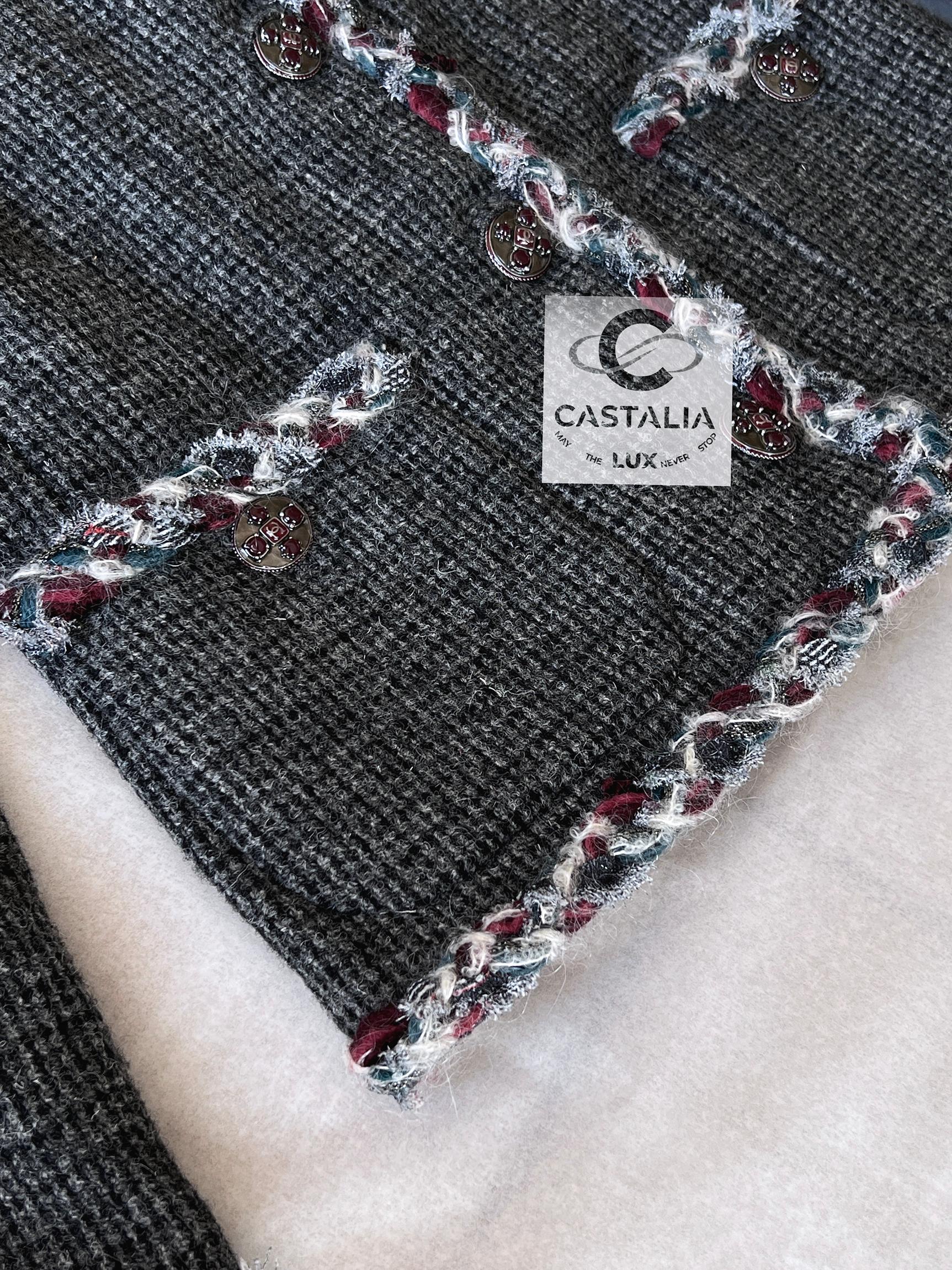 Chanel Paris / Edinburgh Gripoix Buttons Tweed Jacket 9