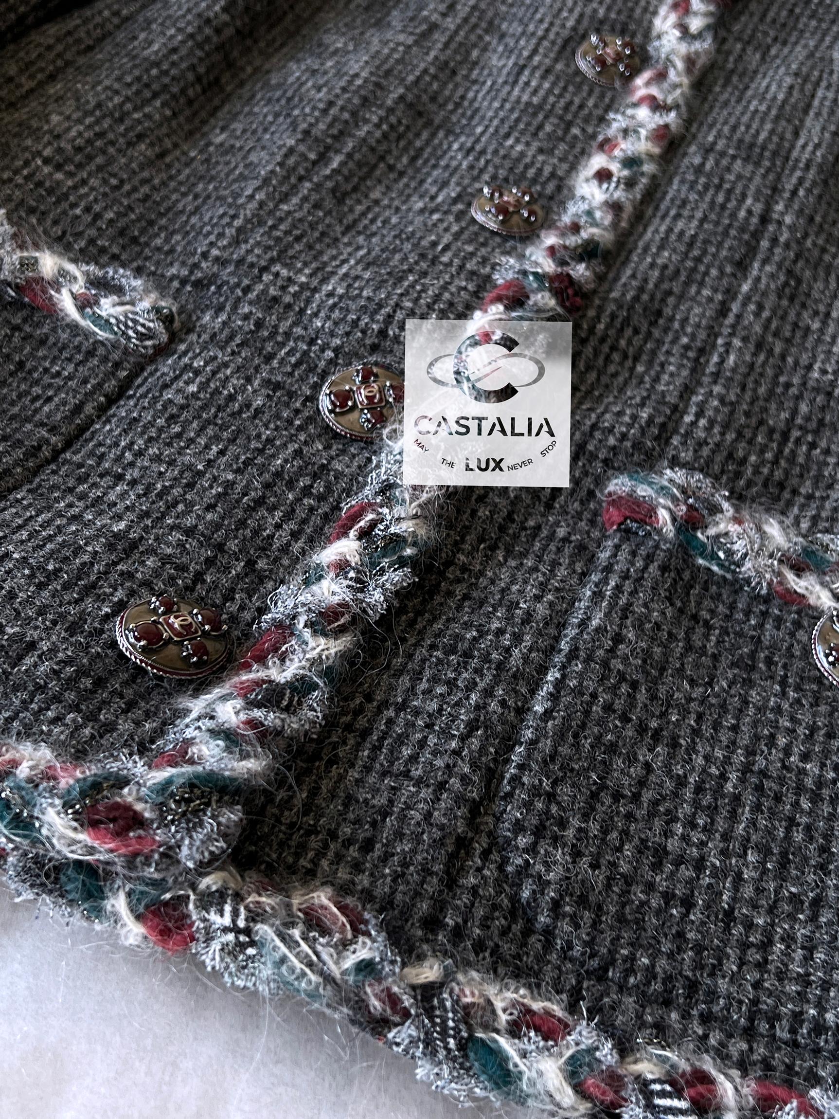Chanel Paris / Edinburgh Gripoix Buttons Tweed Jacket 2