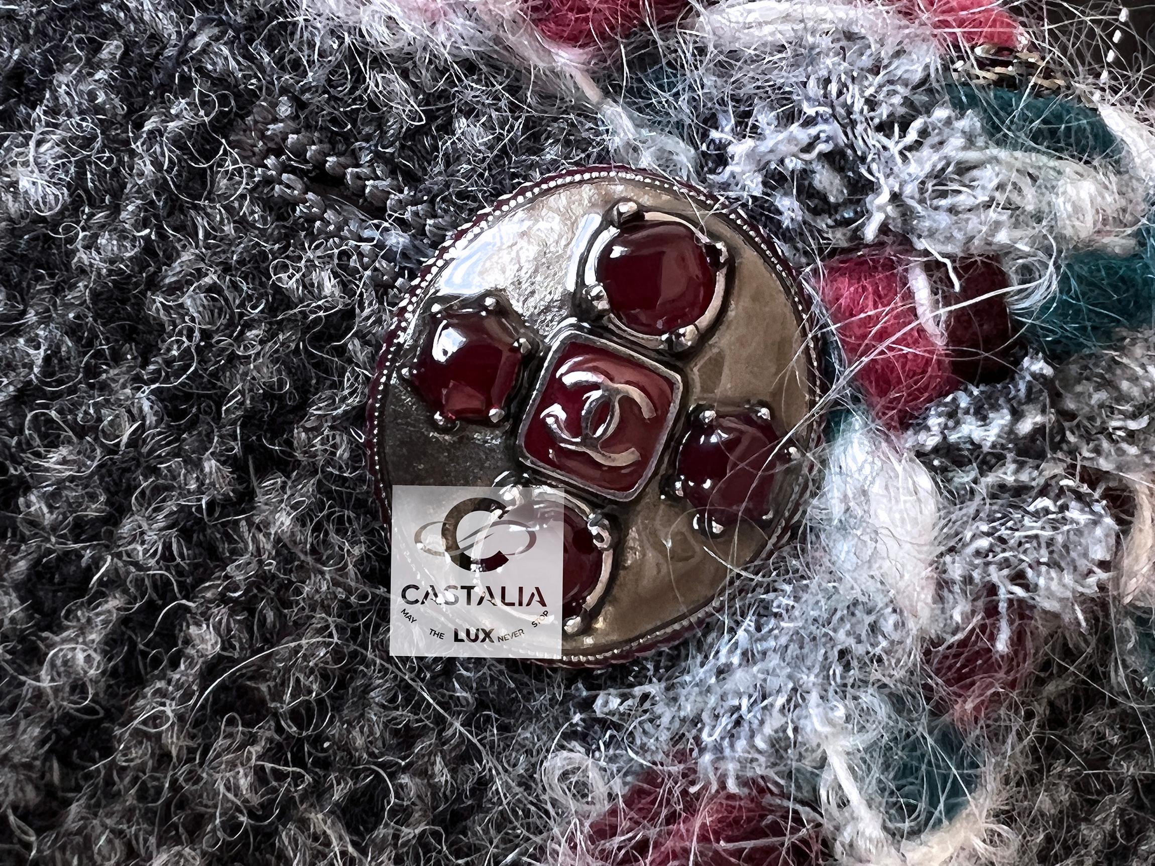 Chanel Paris / Edinburgh Gripoix Buttons Tweed Jacket 3