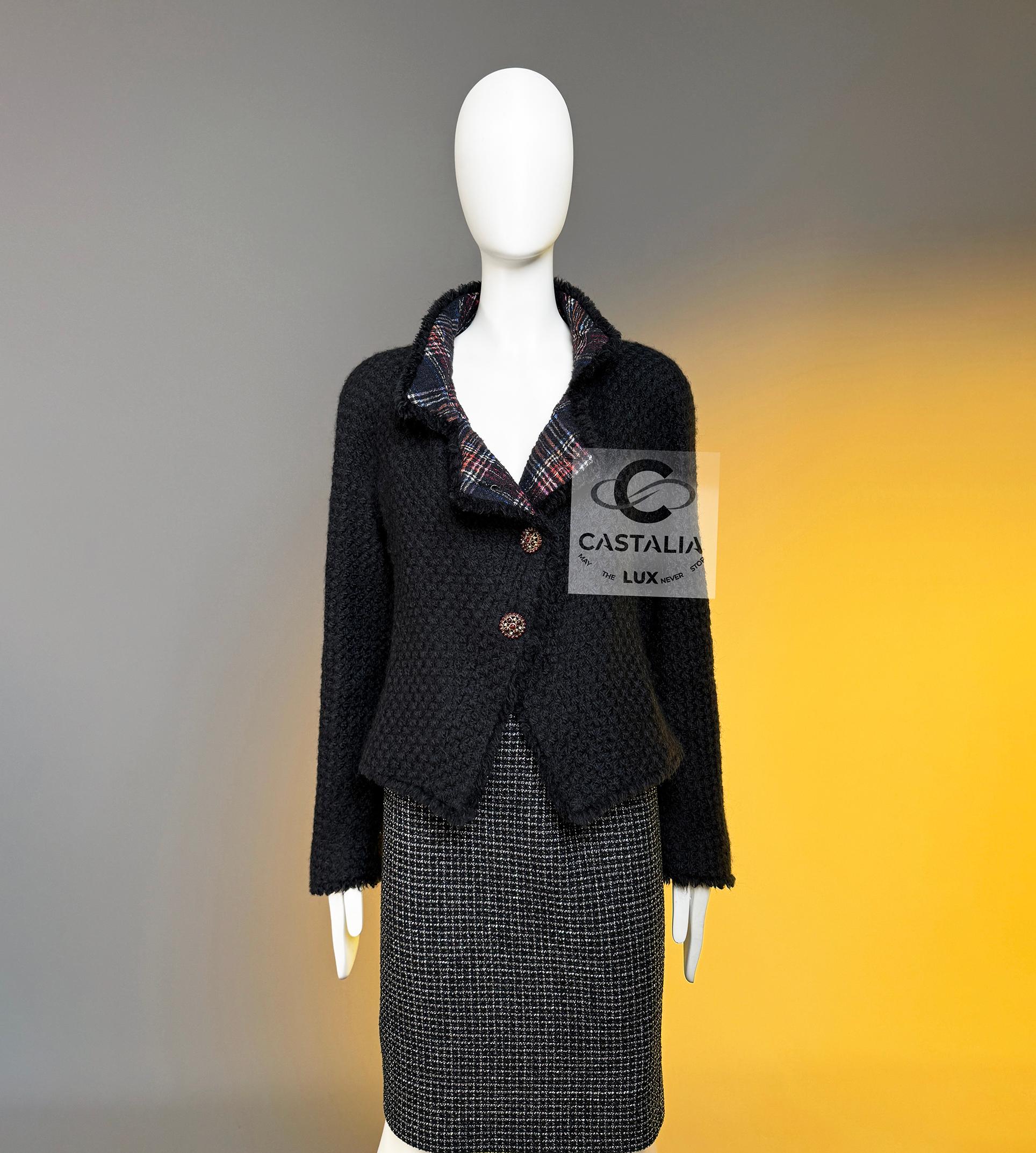 Chanel Paris / Edinburgh Icon Giacca di tweed nero 38 FR in vendita 7