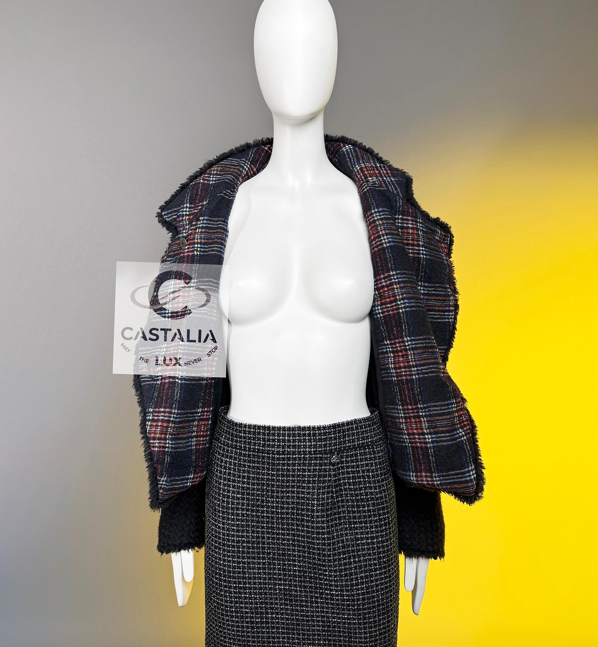 CHANEL Paris / Edinburgh Icon Black Tweed Jacket 38 FR For Sale 9