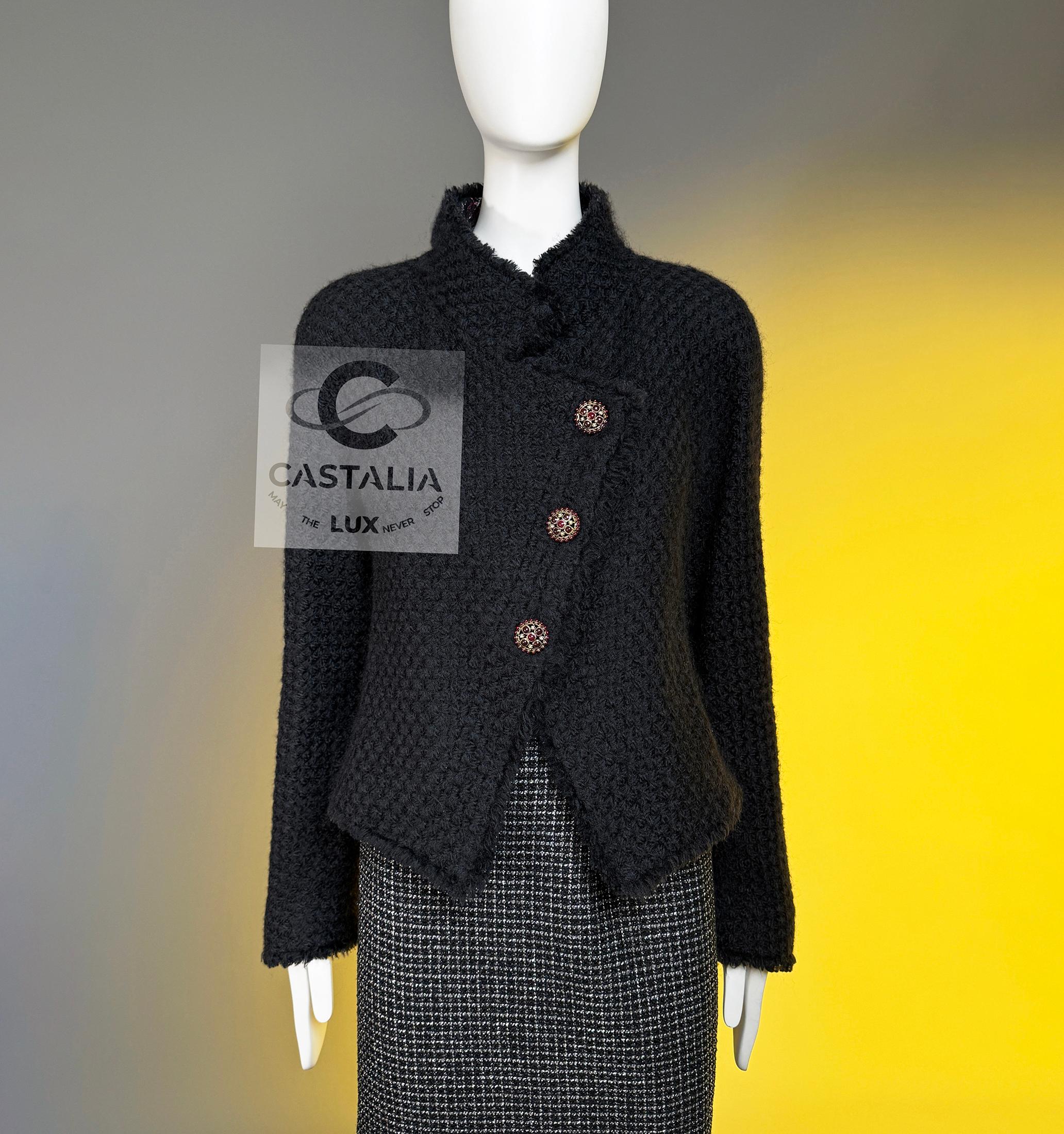 CHANEL Paris / Edinburgh Icon Black Tweed Jacket 38 FR For Sale 10