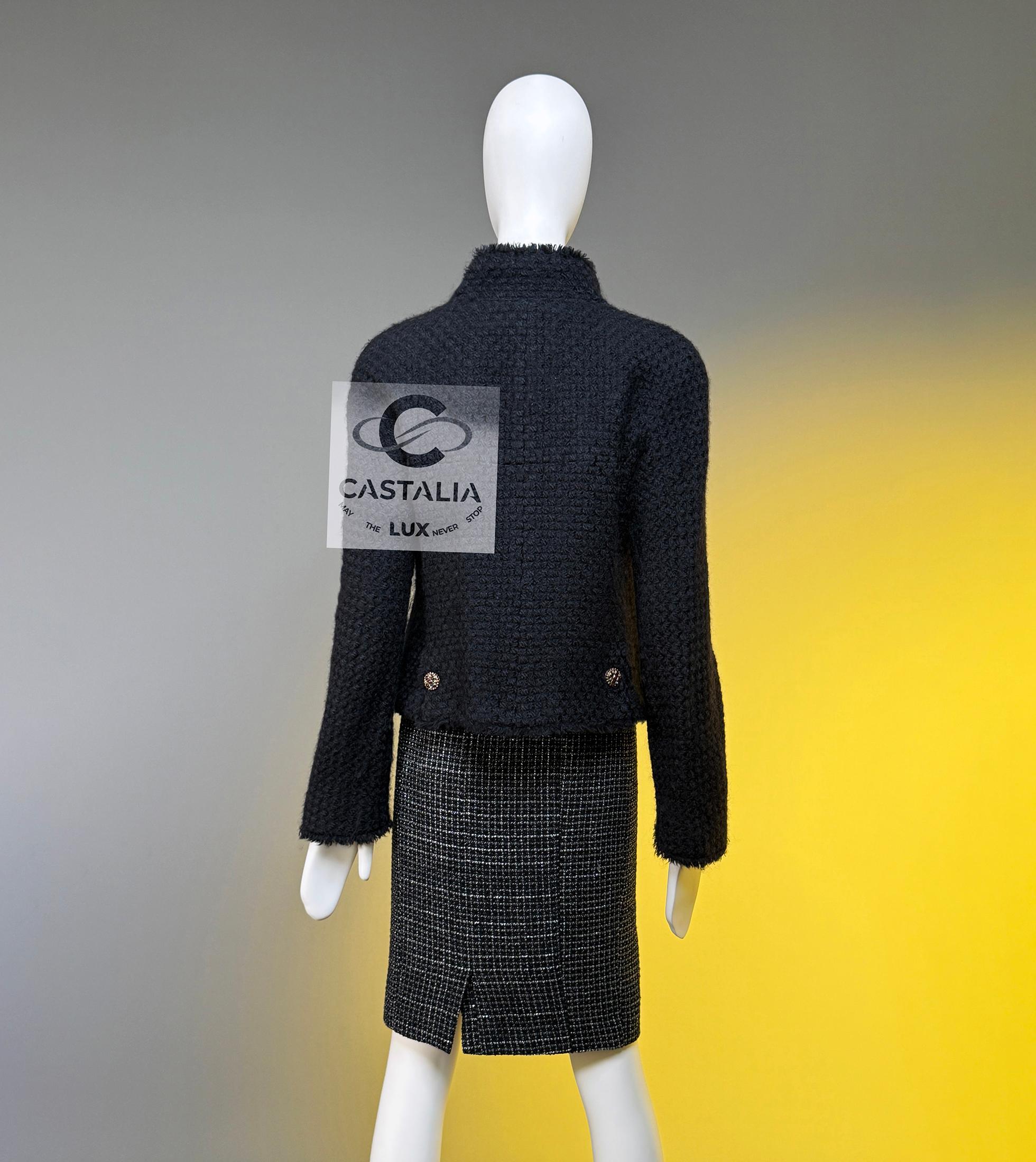 CHANEL Paris / Edinburgh Icon Black Tweed Jacket 38 FR For Sale 13