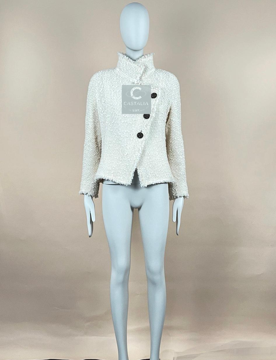 Chanel Paris / Edinburgh Iconic Ecru & Tartan Tweed jacket For Sale 7
