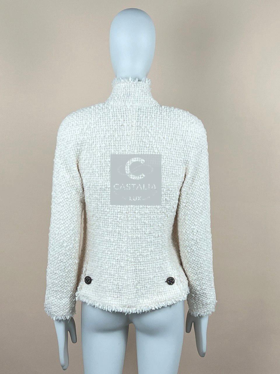 Chanel Paris / Edinburgh Iconic Ecru & Tartan Tweed jacket For Sale 8