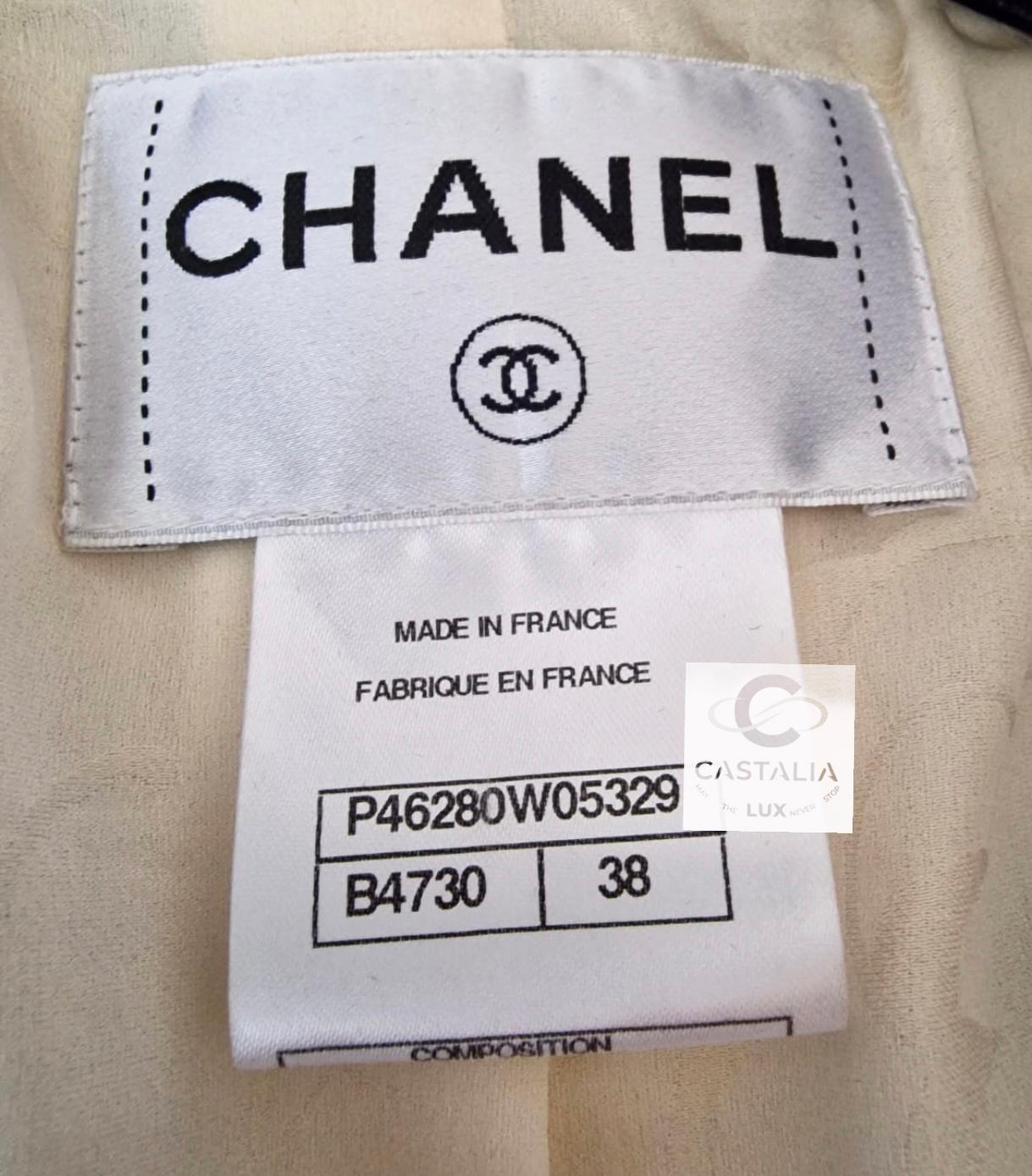 Chanel Paris / Edinburgh Iconic Ecru & Tartan Tweed jacket For Sale 10