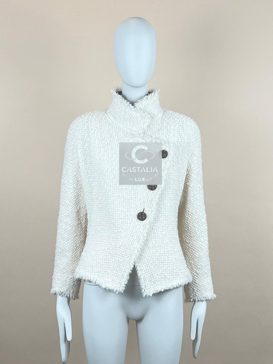 Chanel Paris / Edinburgh Iconic Ecru & Tartan Tweed jacket For Sale 3