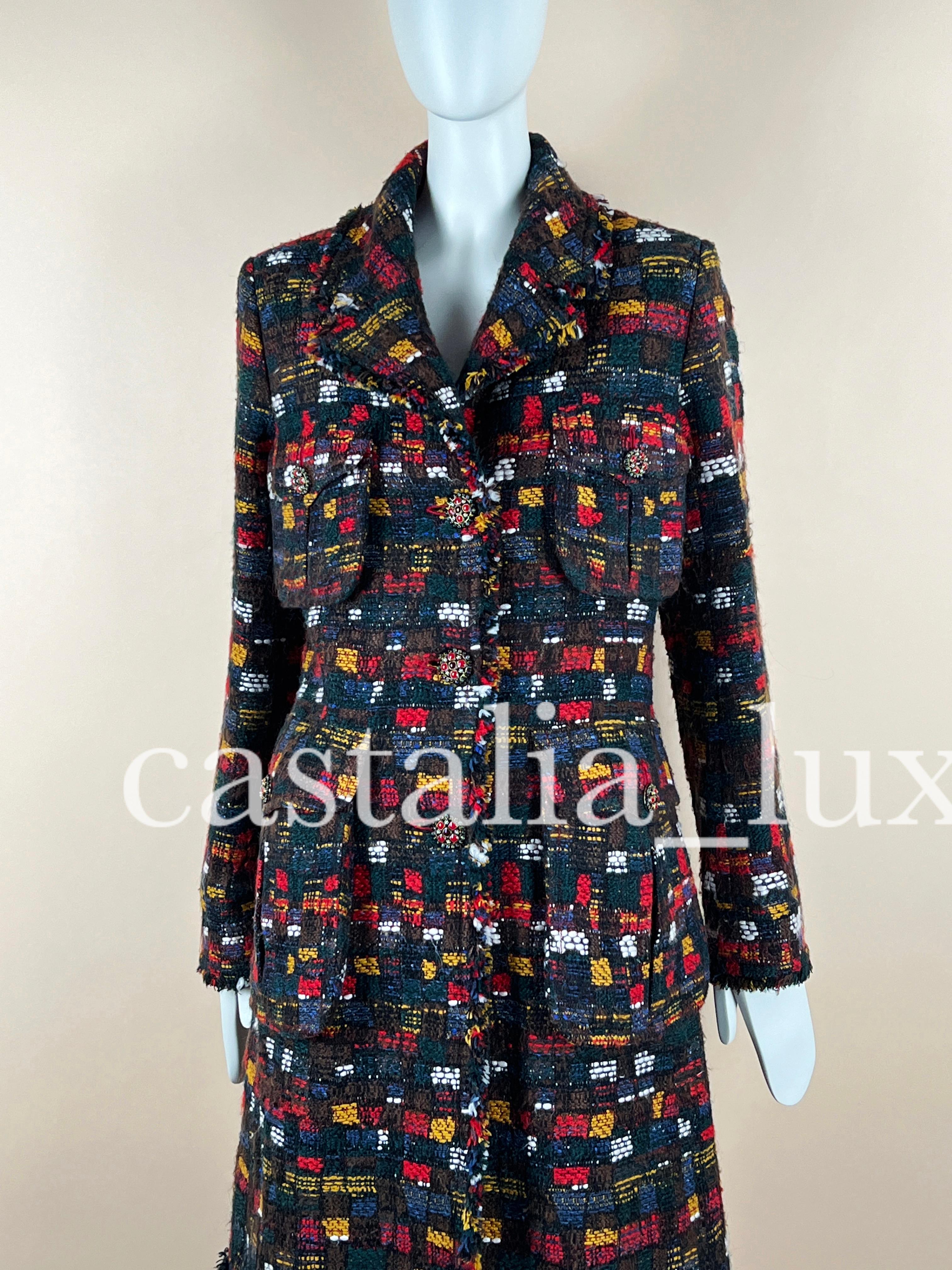 Chanel Paris / Edinburgh Juwel Gripoix Buttons Tweed-Mantel mit Knöpfen im Angebot 6