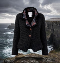 CHANEL Paris / EDINBURGH Legendary Black Tweed Jacket 40 FR