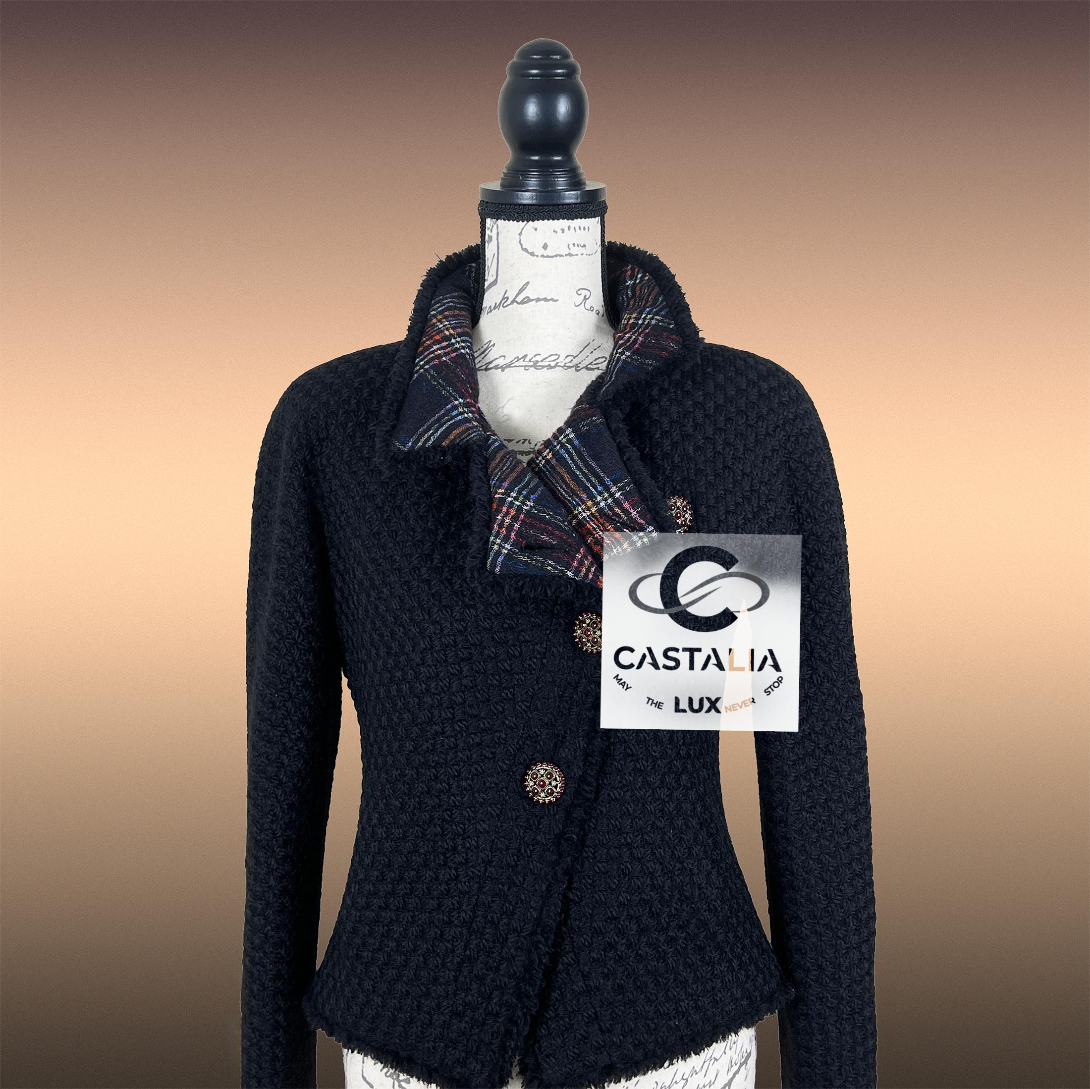 CHANEL Paris / Edinburgh Masterpiece Tweed Jacket 40 FR For Sale 2