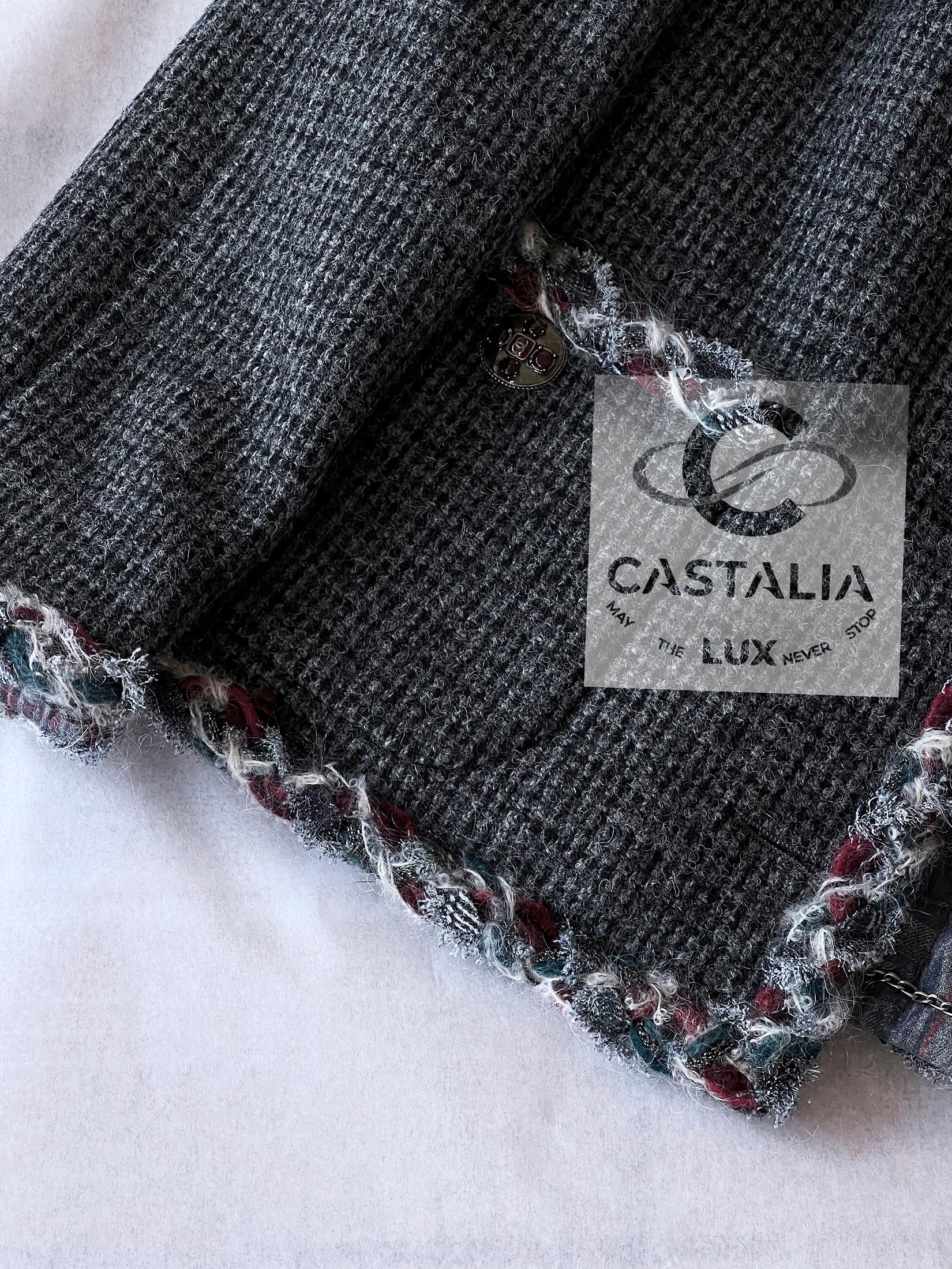 Chanel París / Edimburgo Nueva CC Gripoix Botones Chaqueta de tweed gris en venta 10