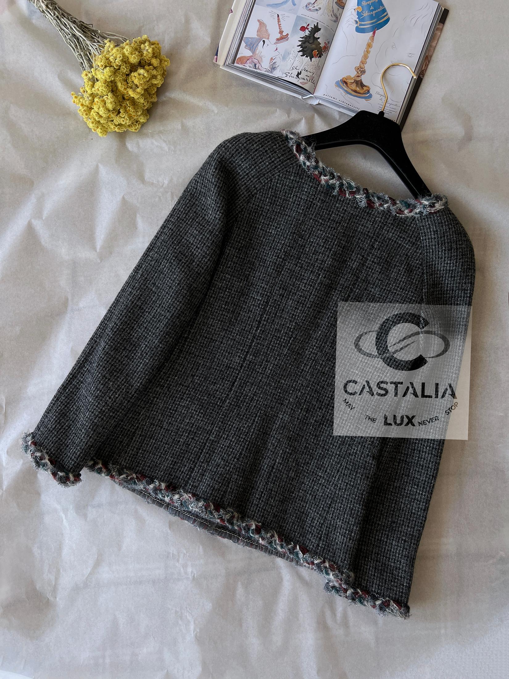 Chanel París / Edimburgo Nueva CC Gripoix Botones Chaqueta de tweed gris en venta 12